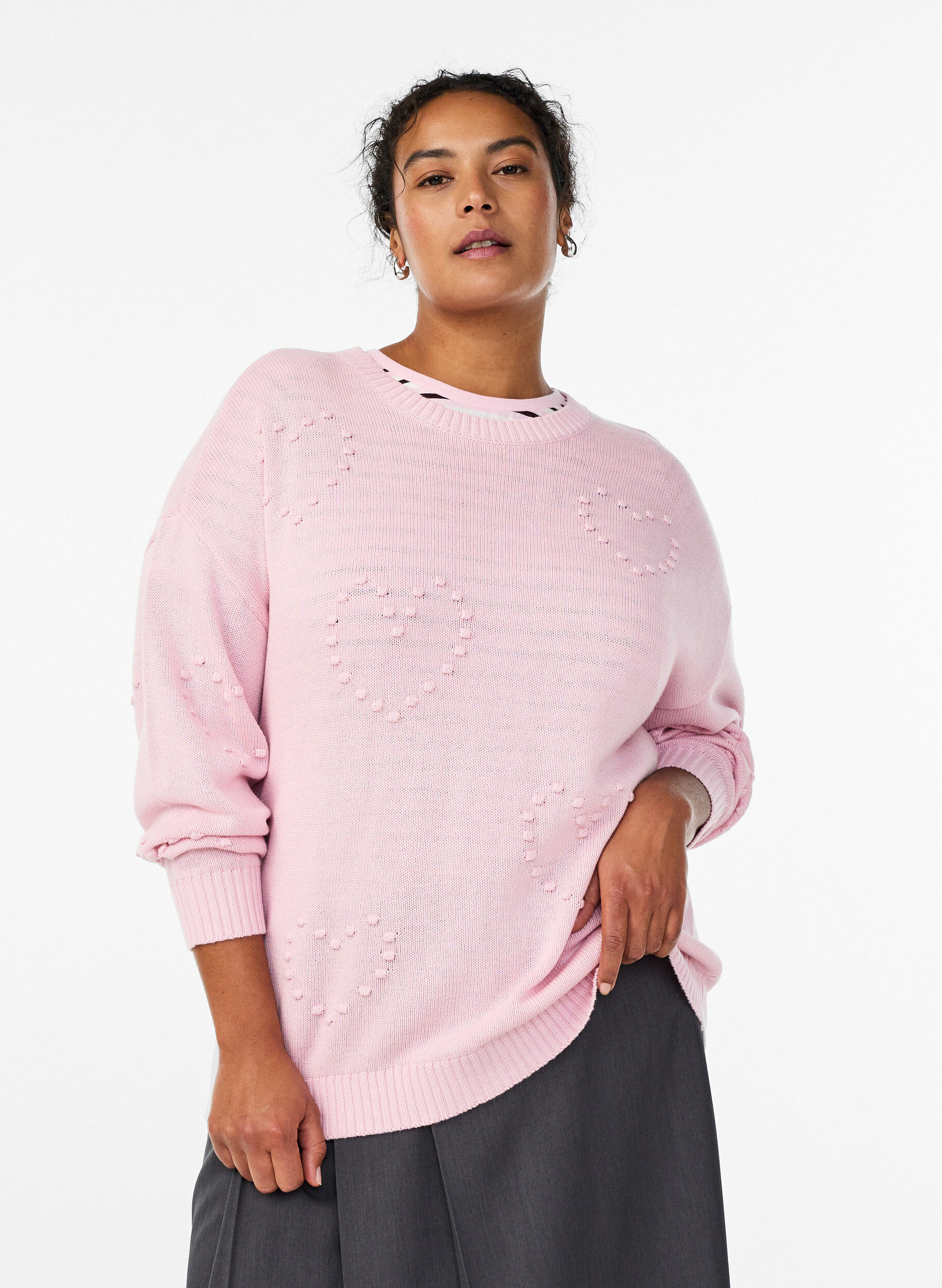 Lockere Strickbluse mit Herzmuster, Pink, Model
