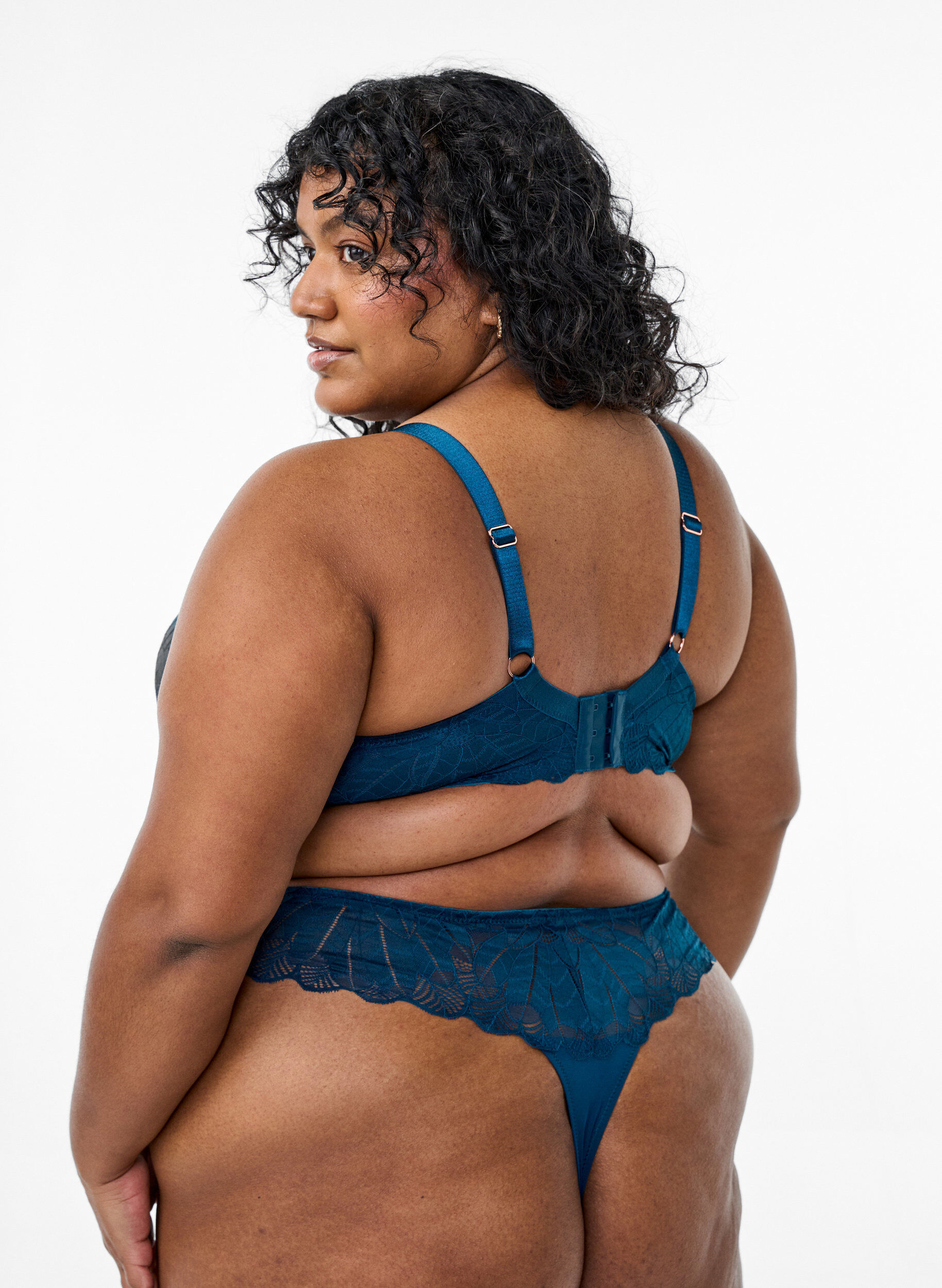 Zizzi BH mit Spitze und geformten Cups, Blau, Model image number 2