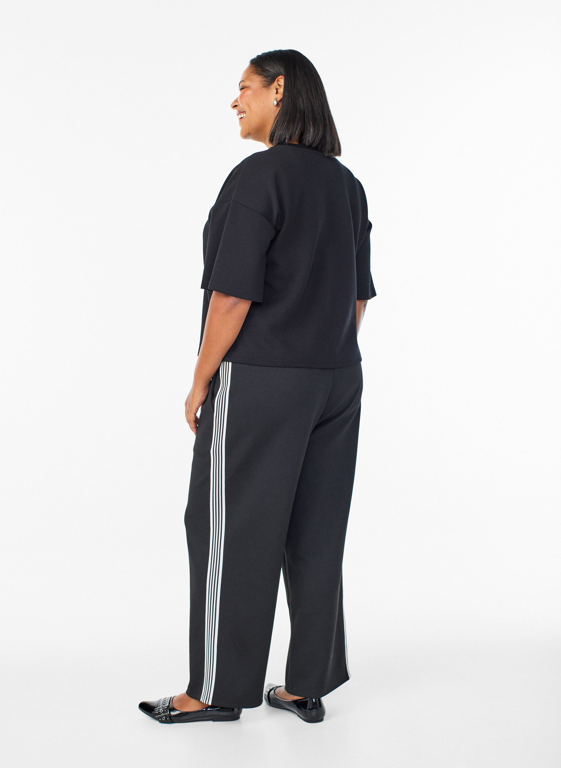 Zizzi Hose mit Seitenstreifen, Schwarz, Model image number 1