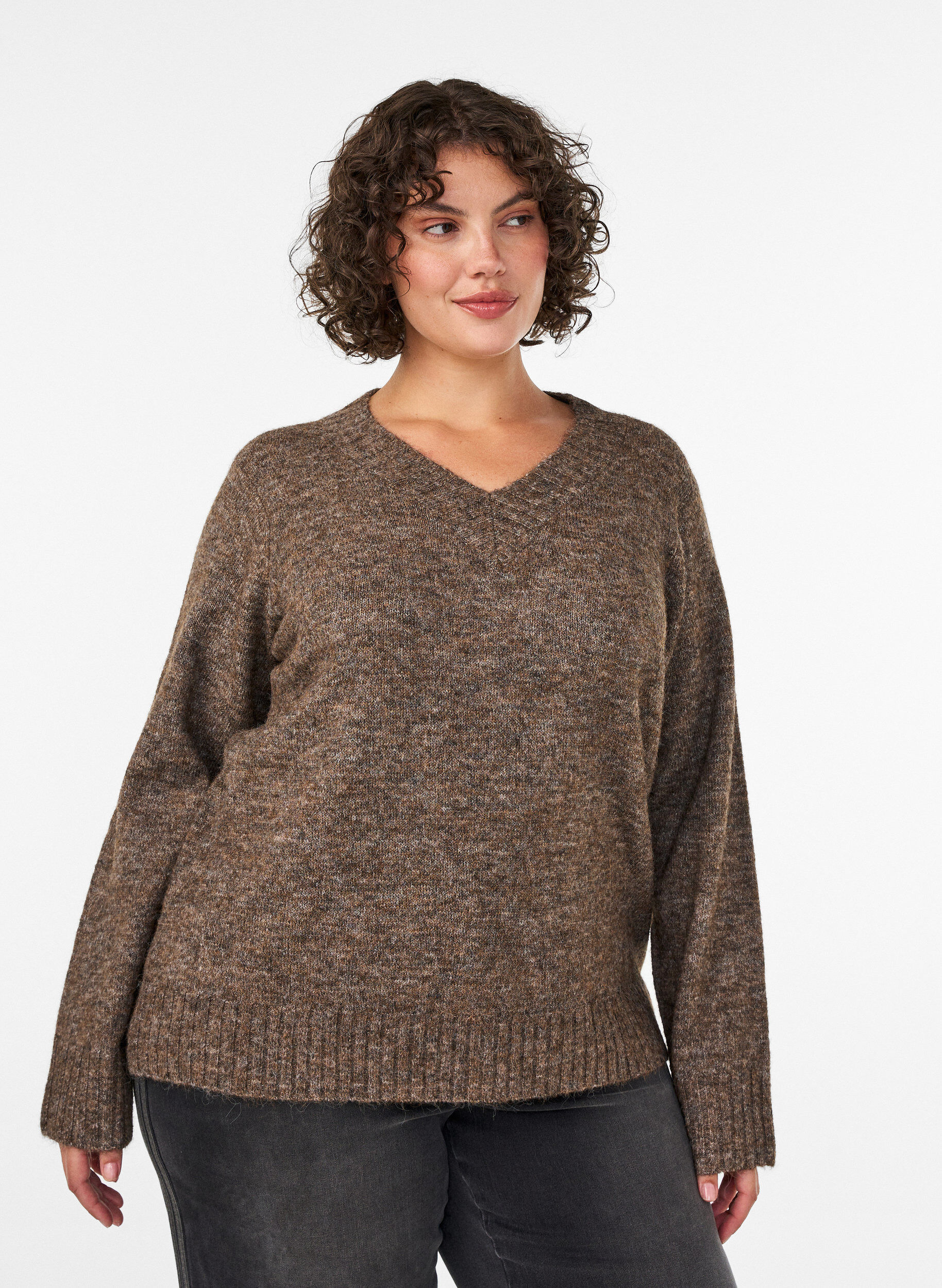 Pullover mit V-Ausschnitt, Braun, Model