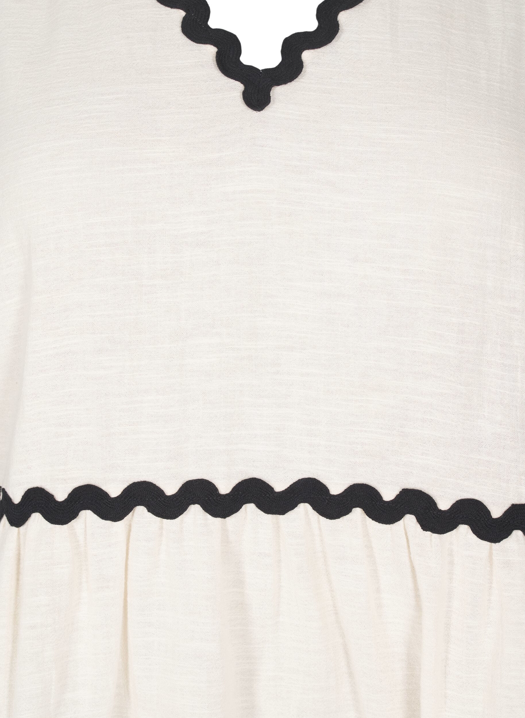 Zizzi &Auml;rmellose Bluse mit gezackten Kontrastkanten, Beige, Packshot image number 2