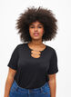 Gerippte Bluse mit Kettendetail, Black, Model image number 0