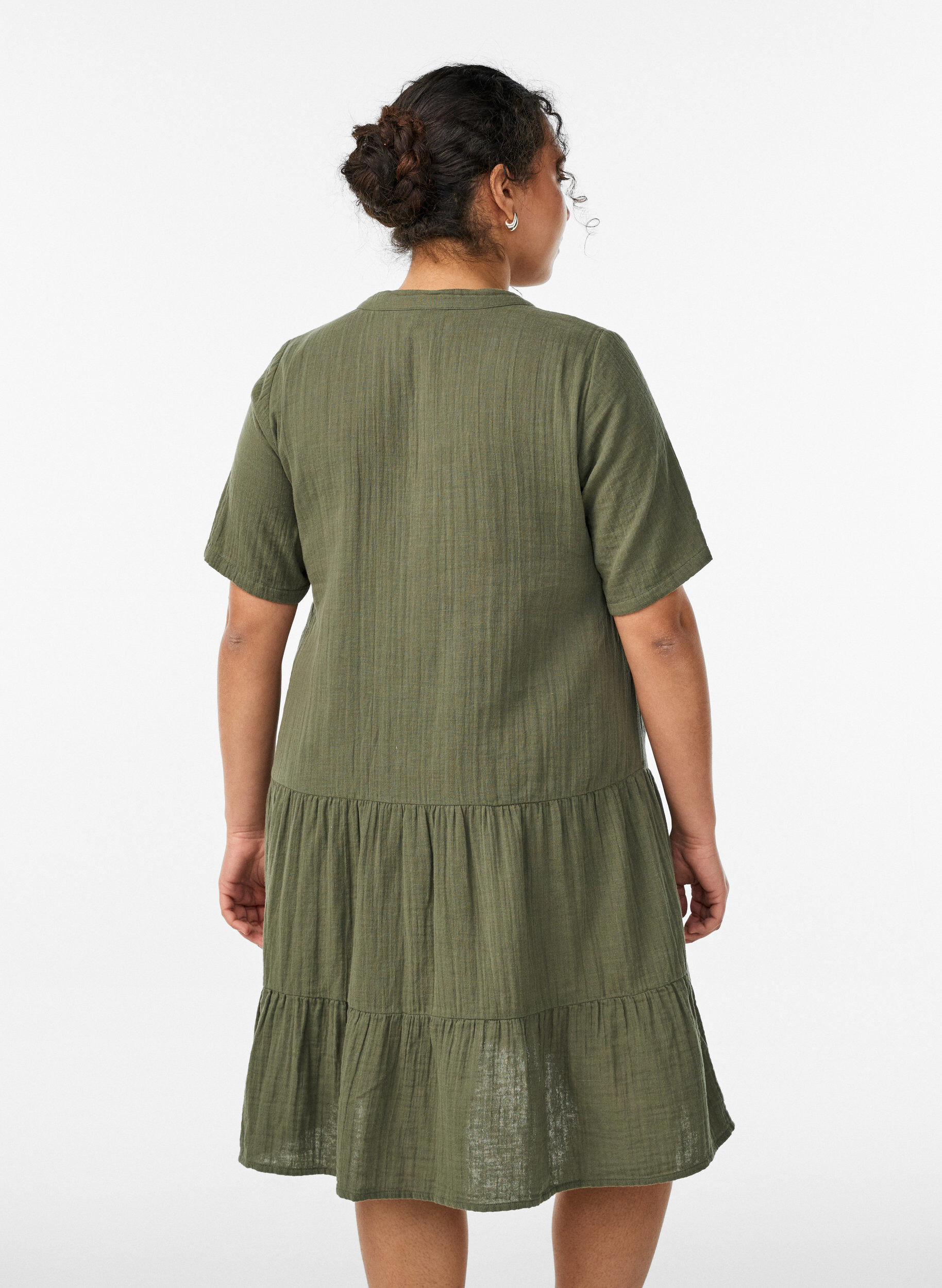 Zizzi Kurzes A-Linien-Kleid aus Baumwollmusselin, Gr&uuml;n, Model image number 2