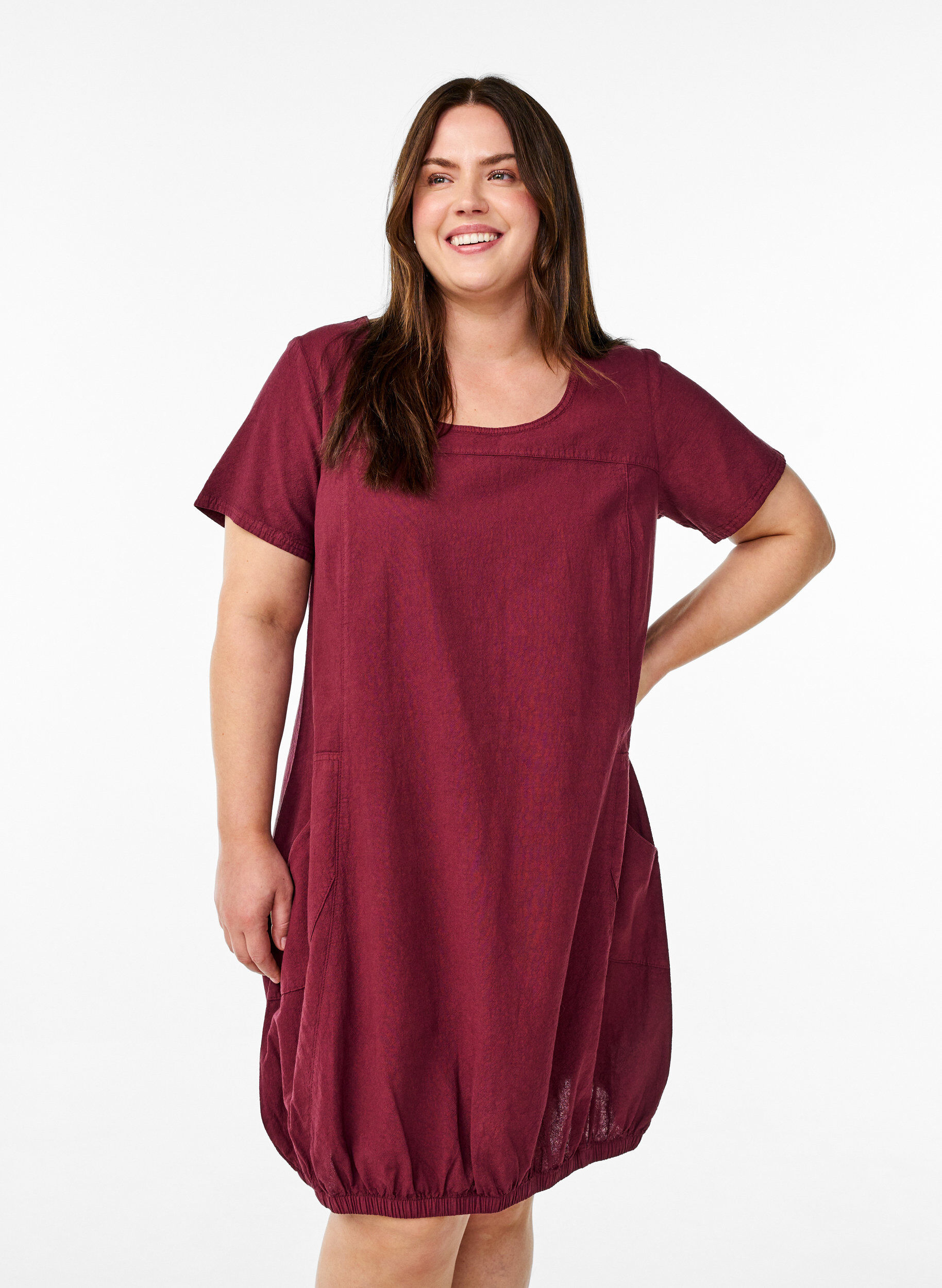 Zizzi Baumwollkleid mit kurzen &Auml;rmeln, Dunkles Bordeaux, Model image number 0