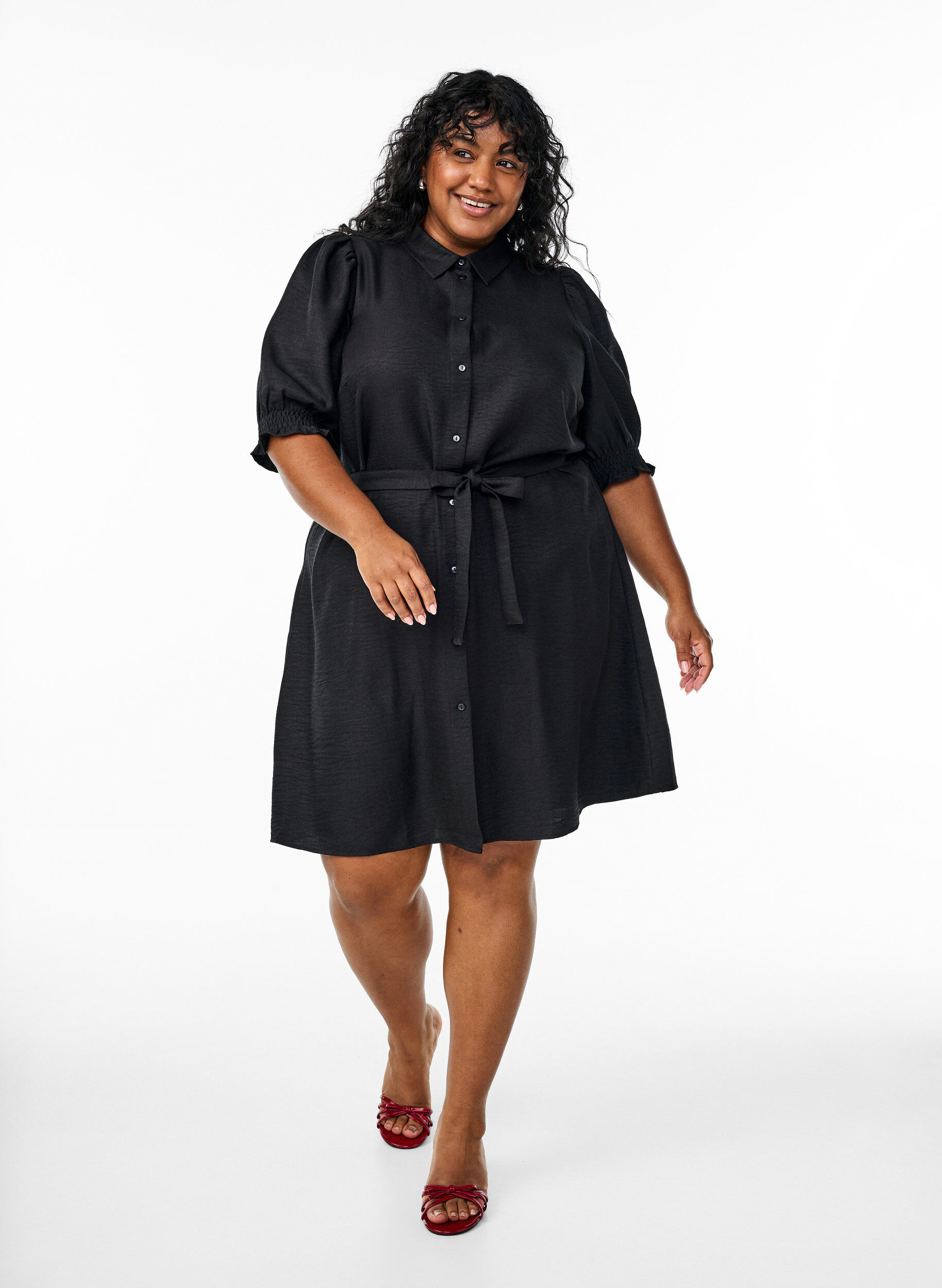 Zizzi Knielanges Hemdkleid mit Bindeg&uuml;rtel, Schwarz, Model image number 0