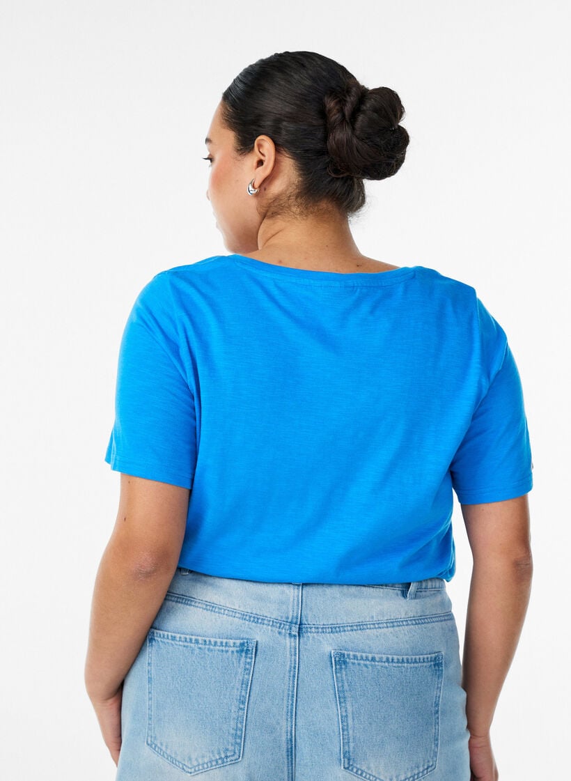 Kurz&auml;rmeliges Basic T-Shirt mit V-Ausschnitt, Blau, Model image number 2