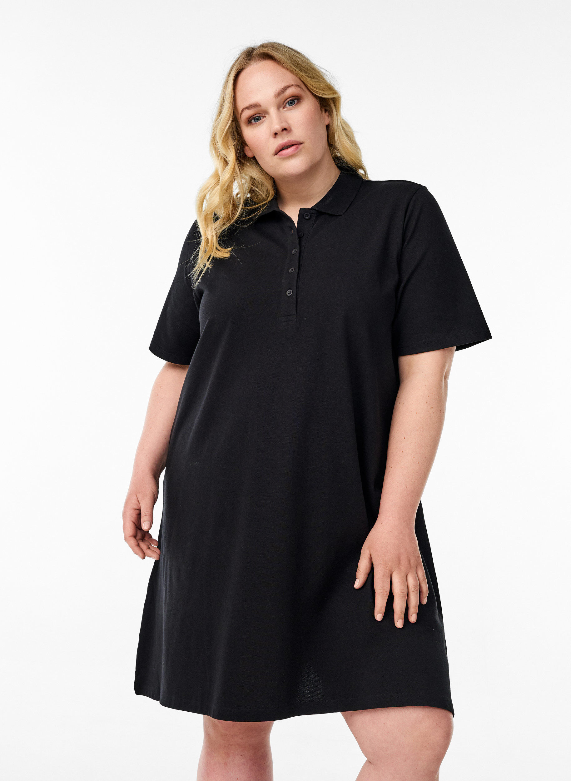 Kurzes Polokleid im A-Linien-Schnitt, Schwarz, Model