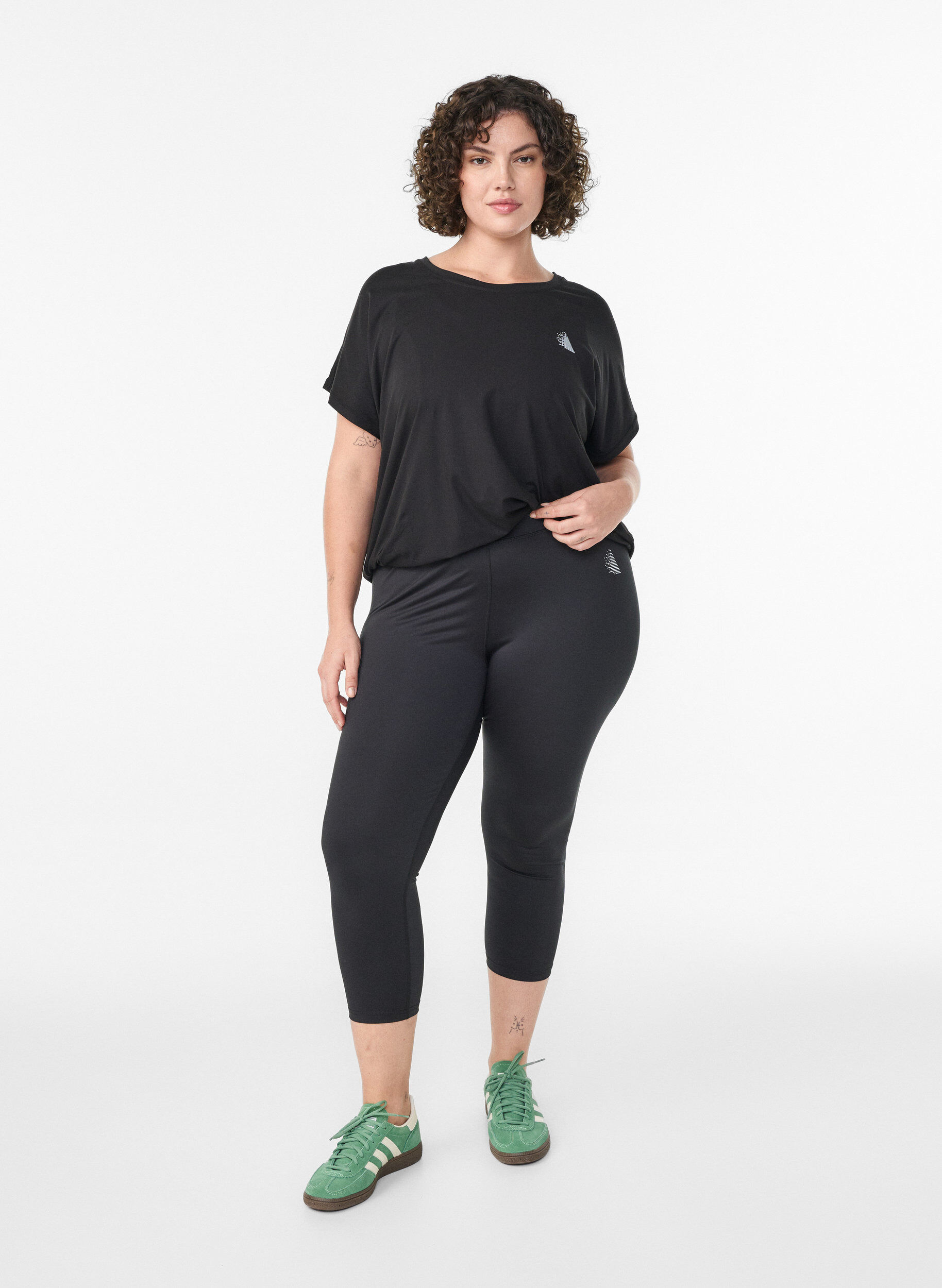 ZizziEng anliegende Workout-Capris, Schwarz, Model image number 1