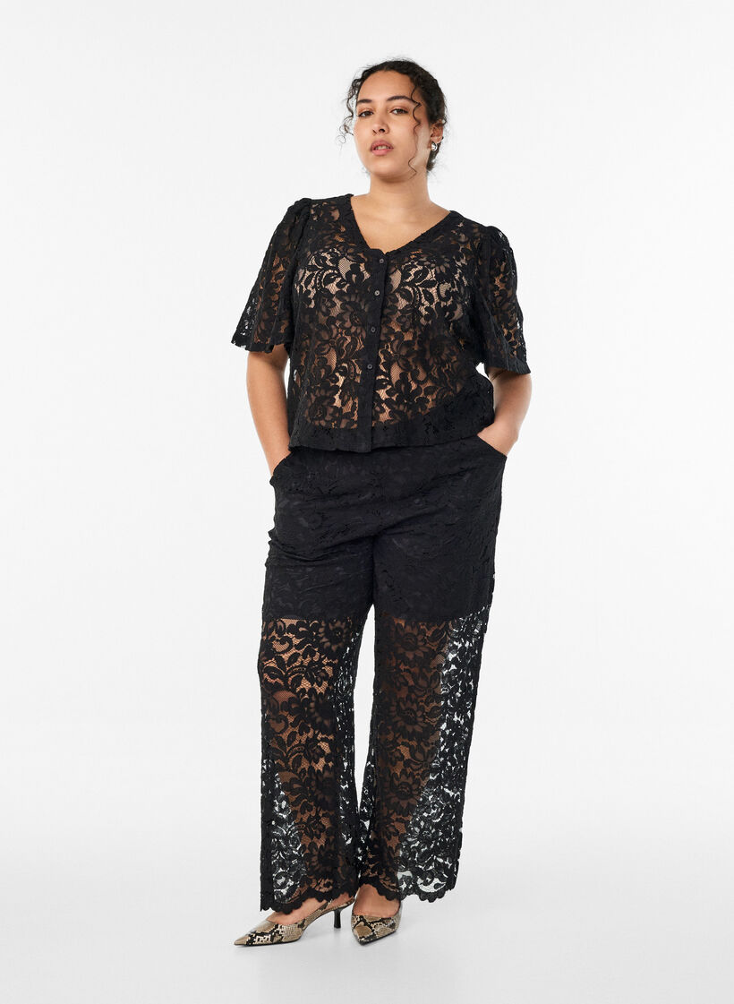 Kurz&auml;rmelige Spitzenbluse mit V-Ausschnitt, Schwarz, Model image number 1