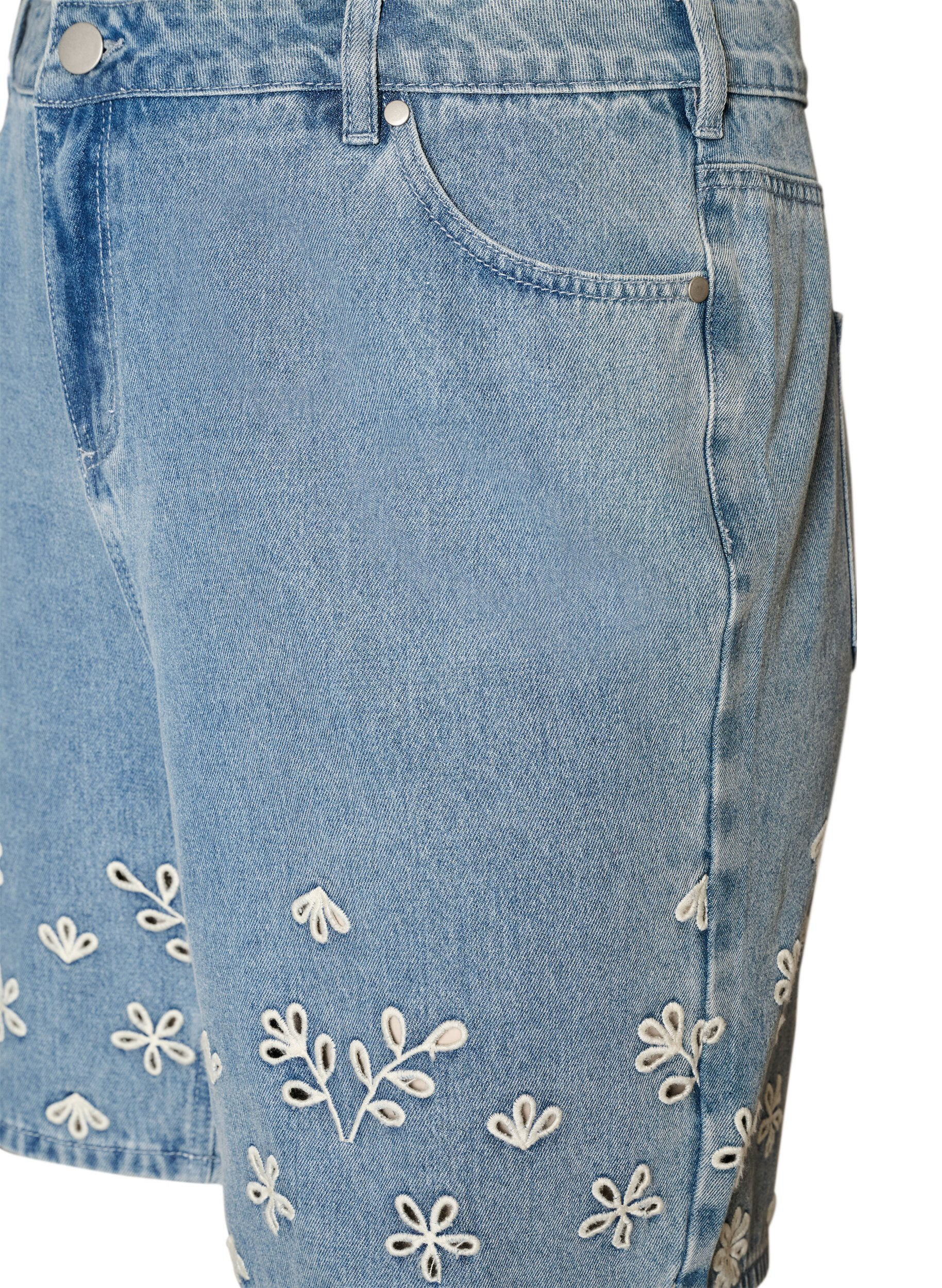 Zizzi Jeansshorts mit Lochstickerei und hoher Taille, Blau, Packshot image number 2