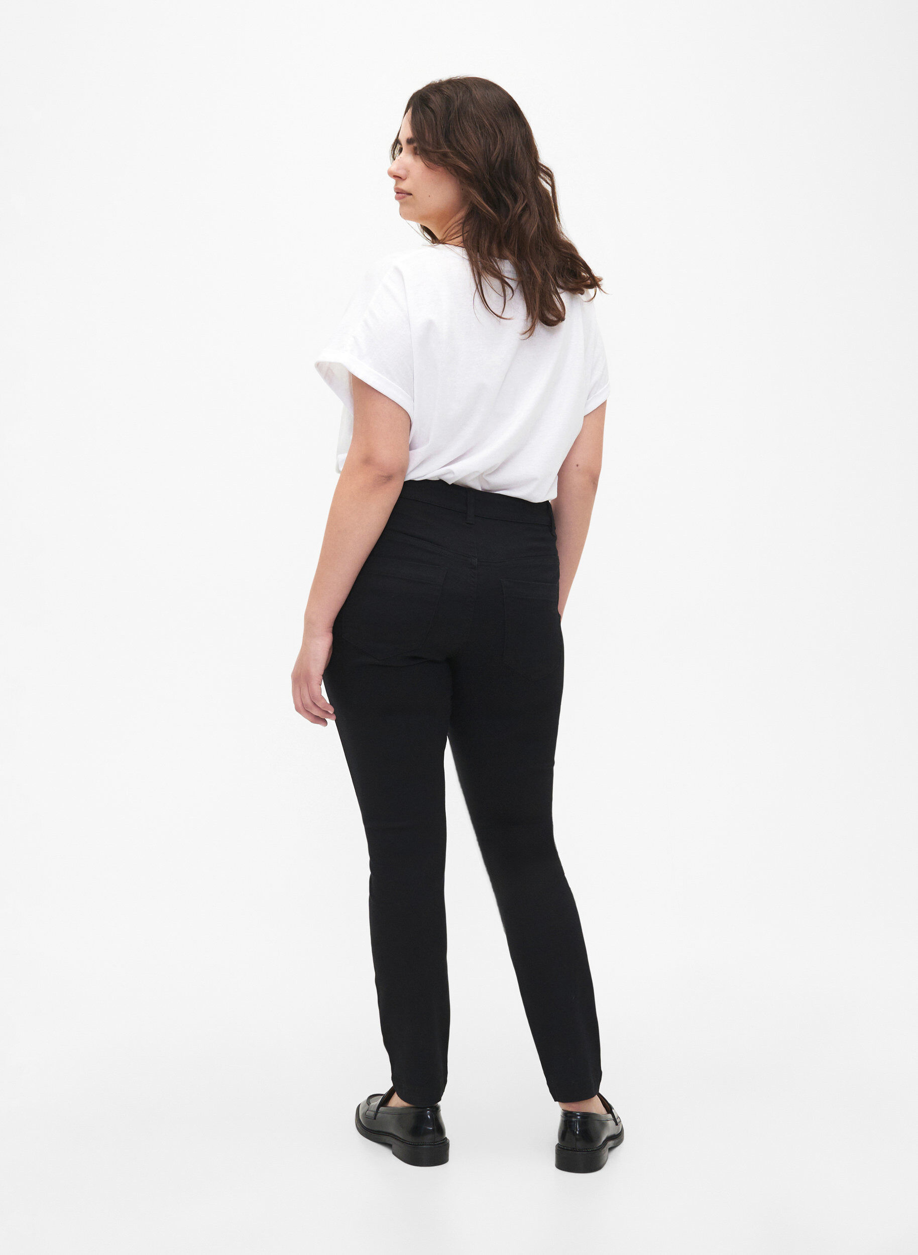 Zizzi Viona Jeans mit normaler Taille, Schwarz, Model image number 1