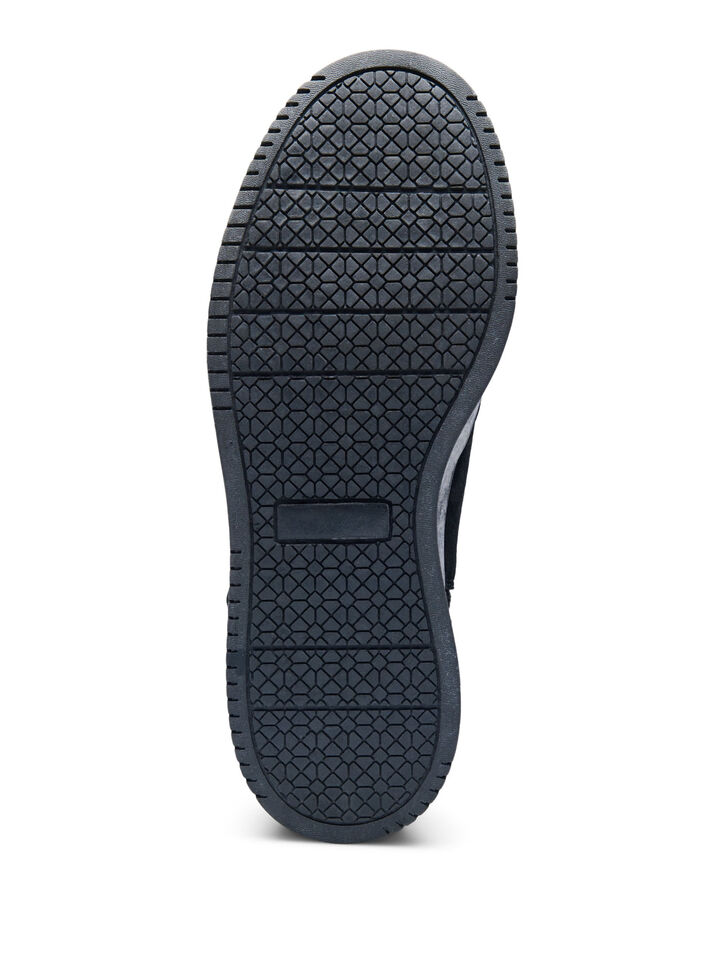 Kurzer, weit geschnittener Stiefel aus Wildleder, Black, Packshot image number 5