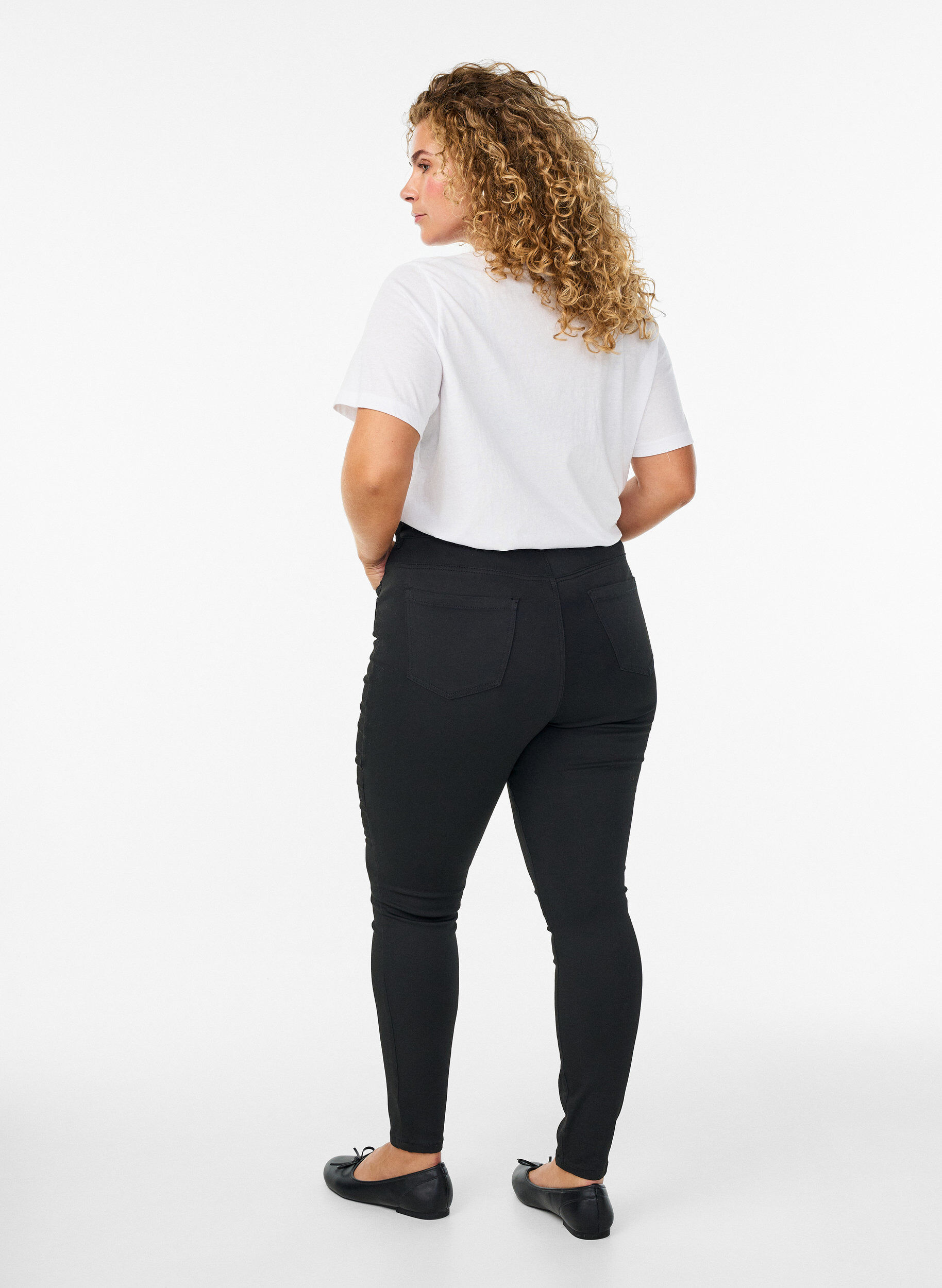 Zizzi Amy High-Waist Jeans in Schwarz, Schwarz, Model image number 1