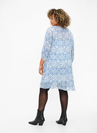 Bedrucktes Kleid mit V-Ausschnitt und 3/4-Ärmeln, Birch Graphic AOP, Model image number 1