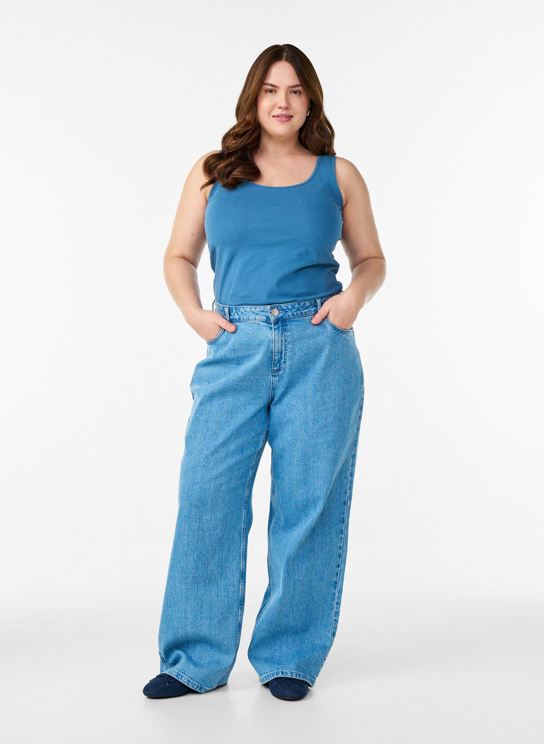 Zizzi Einfarbiges Basic Top aus Baumwolle, Grau, Model image number 1