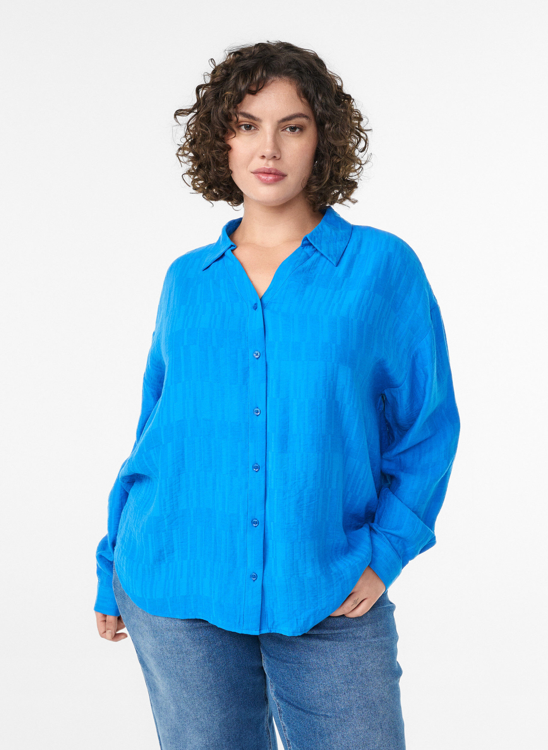 Lockere Bluse mit Struktur und V-Ausschnitt, Blau, Model