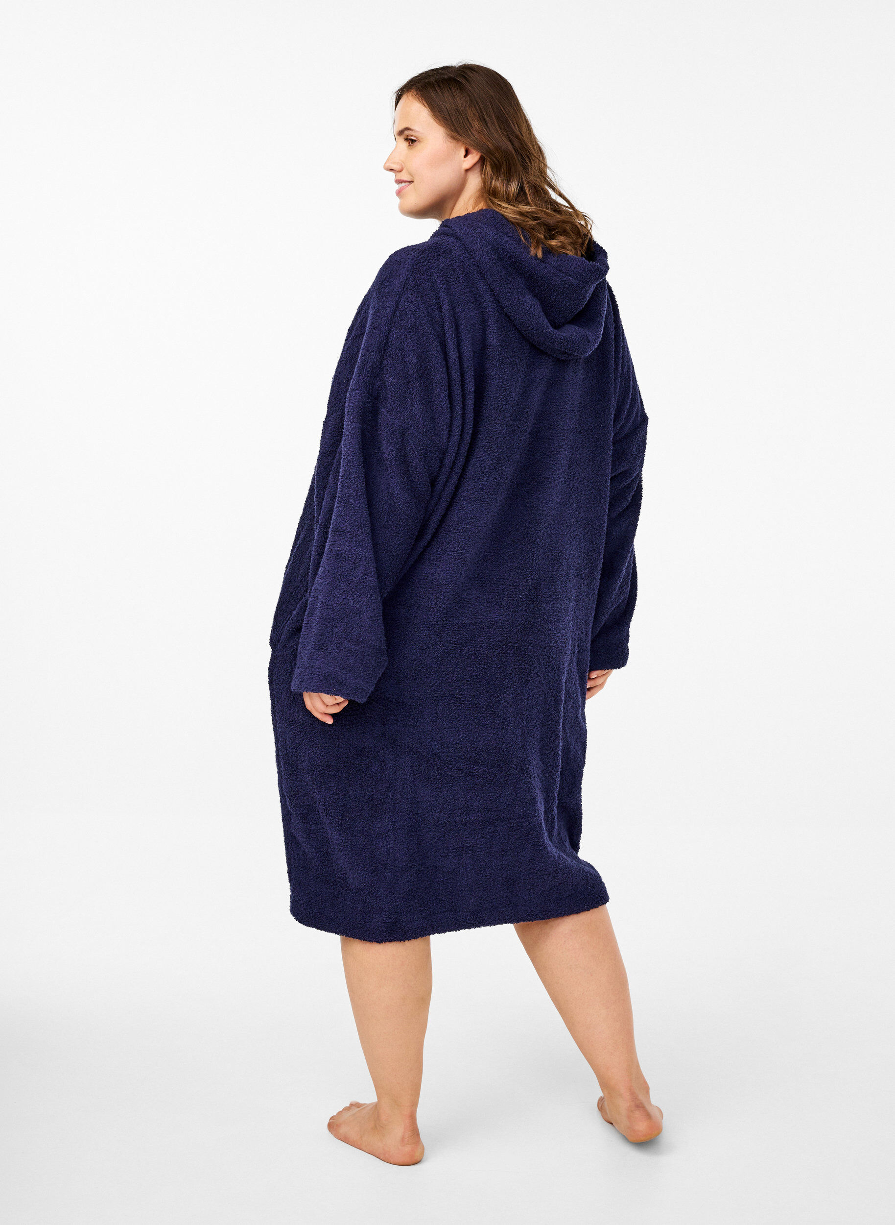 Zizzi Frottee-Poncho mit Kapuze, Navy Blazer, Model image number 1