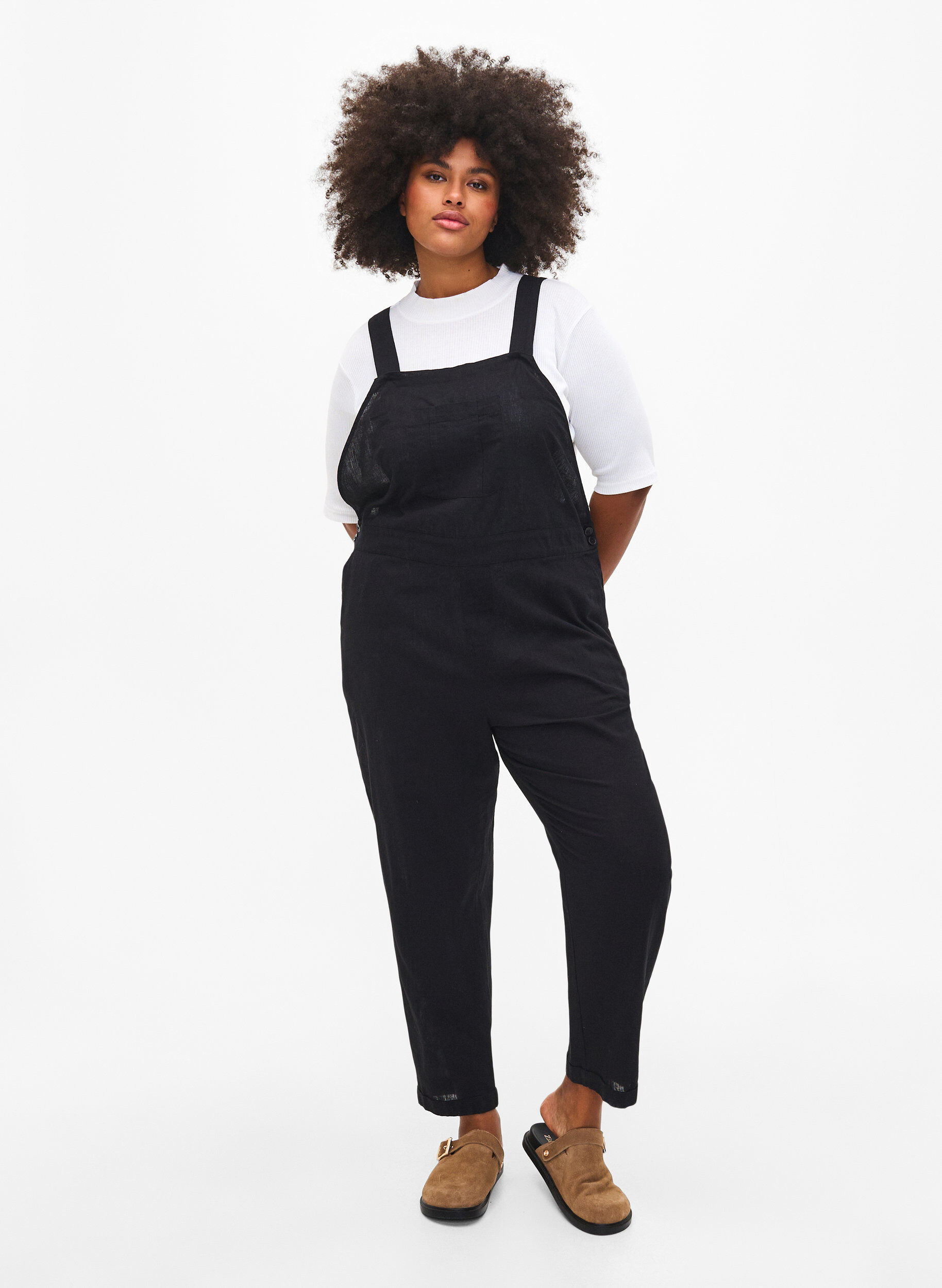 Zizzi Latzhose aus Leinenmischung, Black, Model image number 0