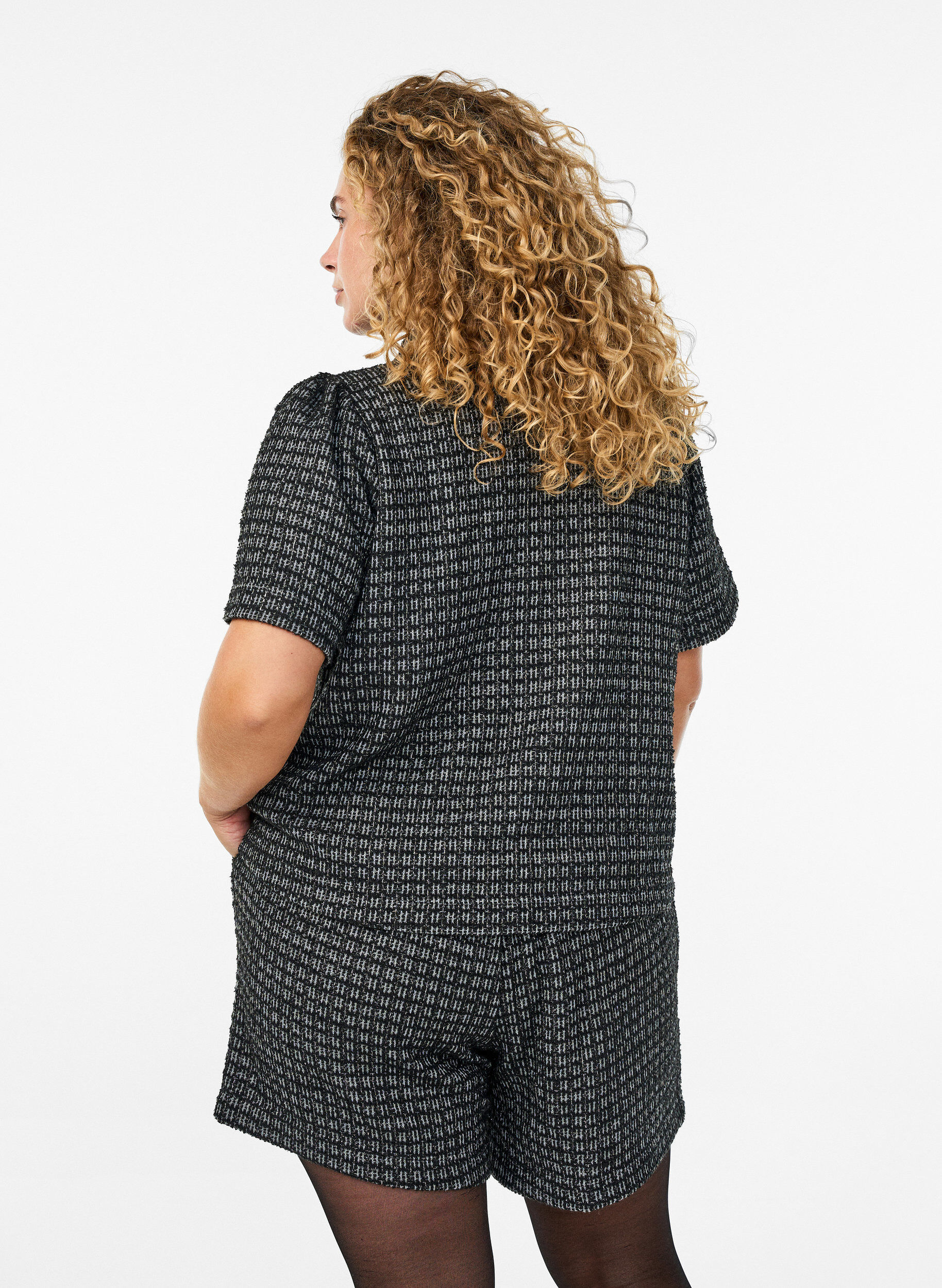 Zizzi Bluse aus Boucl&eacute; mit kurzen &Auml;rmeln, Schwarz, Model image number 2