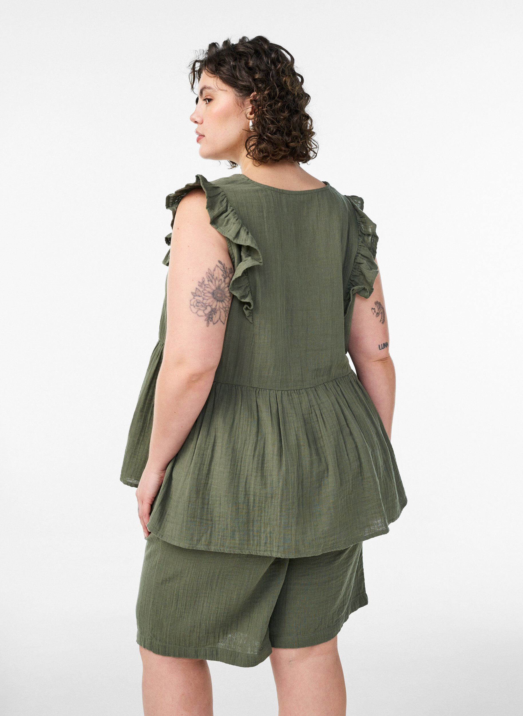 ZizziLockere Shorts aus Baumwollmusselin mit hoher Taille, Gr&uuml;n, Model image number 2