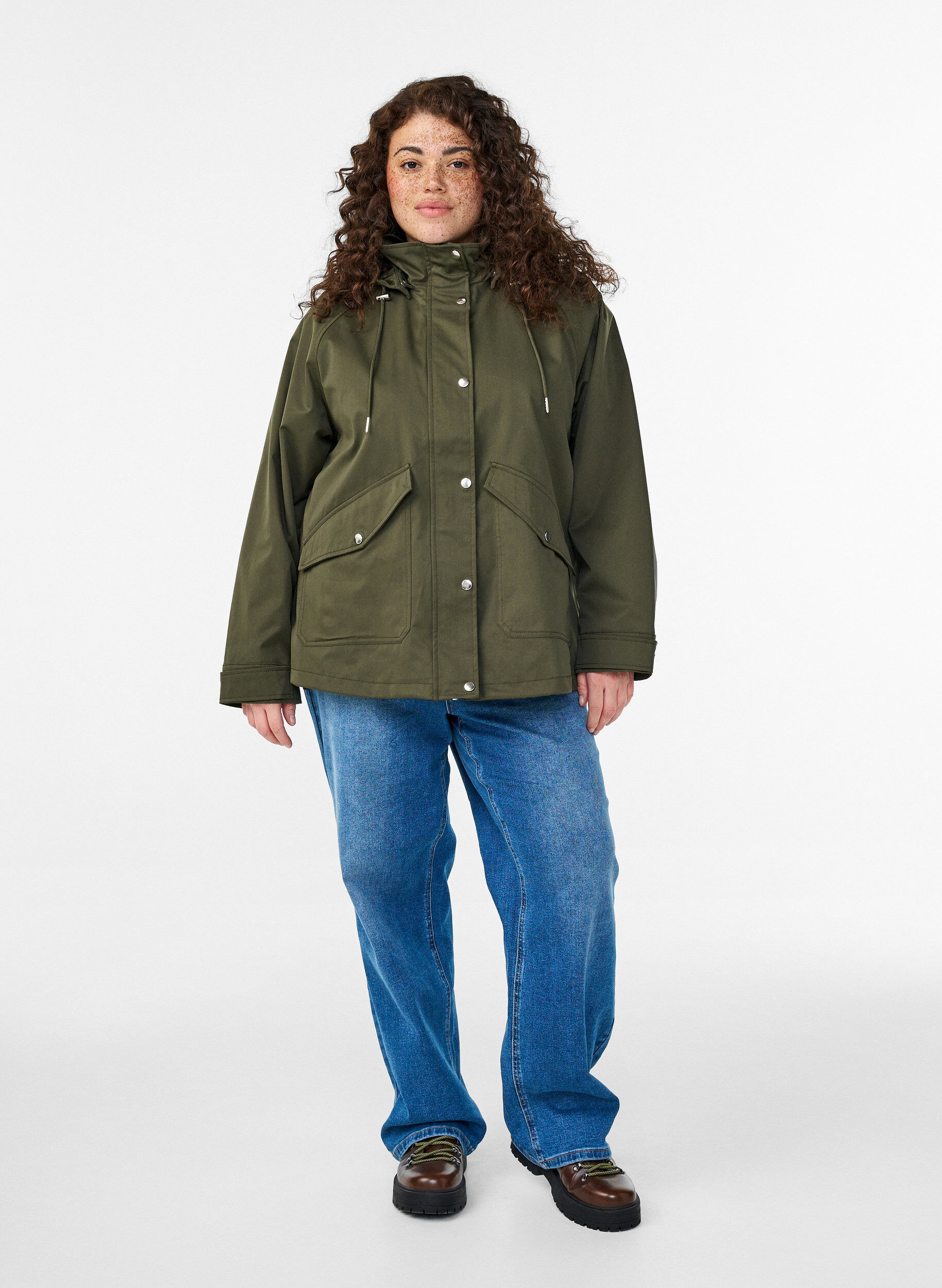 Zizzi Kurze Fr&uuml;hlingsjacke mit abnehmbarer Kapuze, Gr&uuml;n, Model image number 1