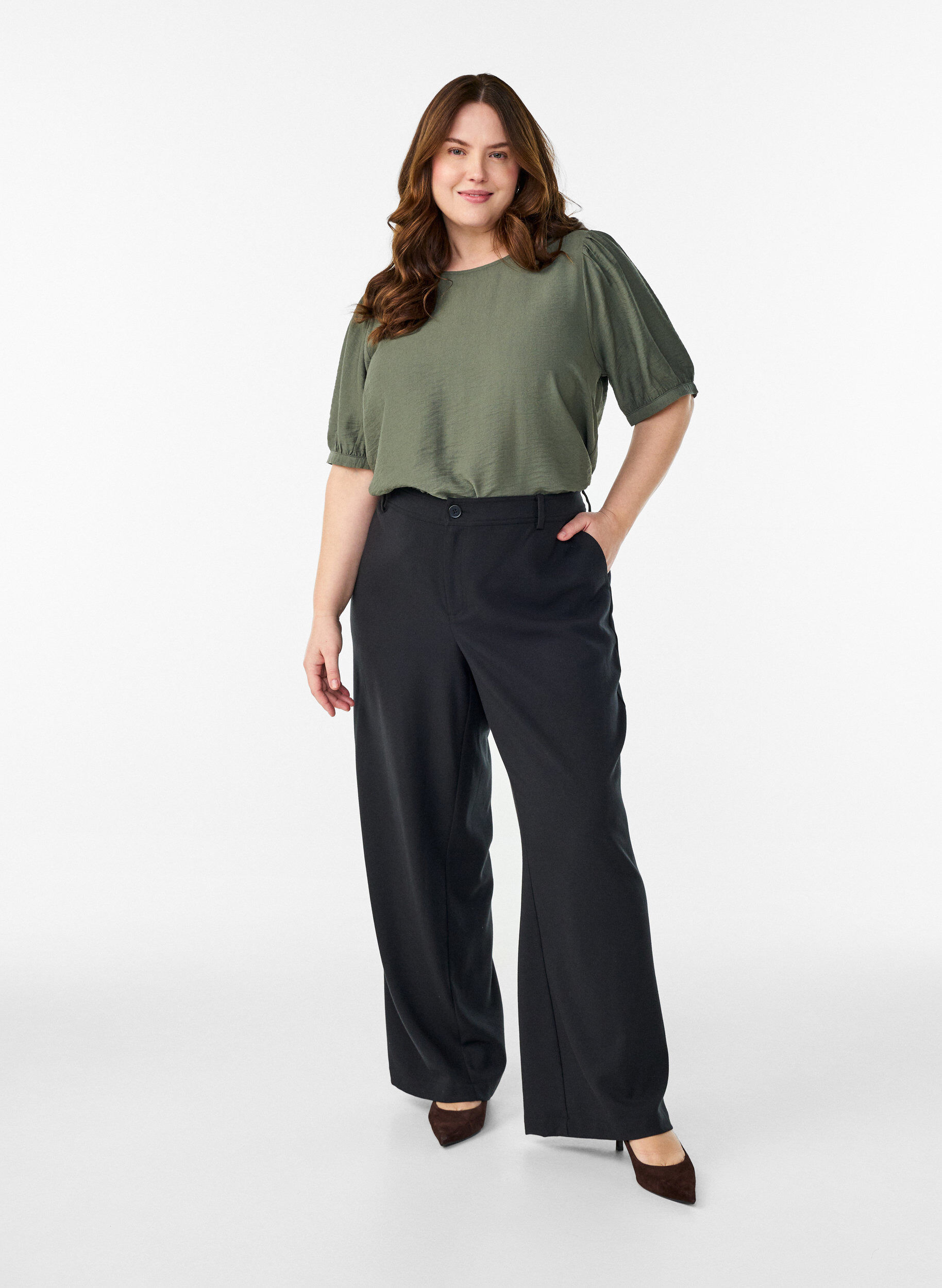 Zizzi Bluse aus Viskose mit halben &Auml;rmeln, Gr&uuml;n, Model image number 1