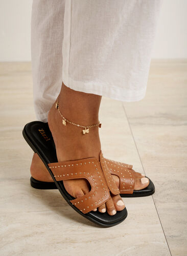 Flache Slip-on-Sandalen mit breiter Passform und Nieten, Friar Brown, Image image number 0