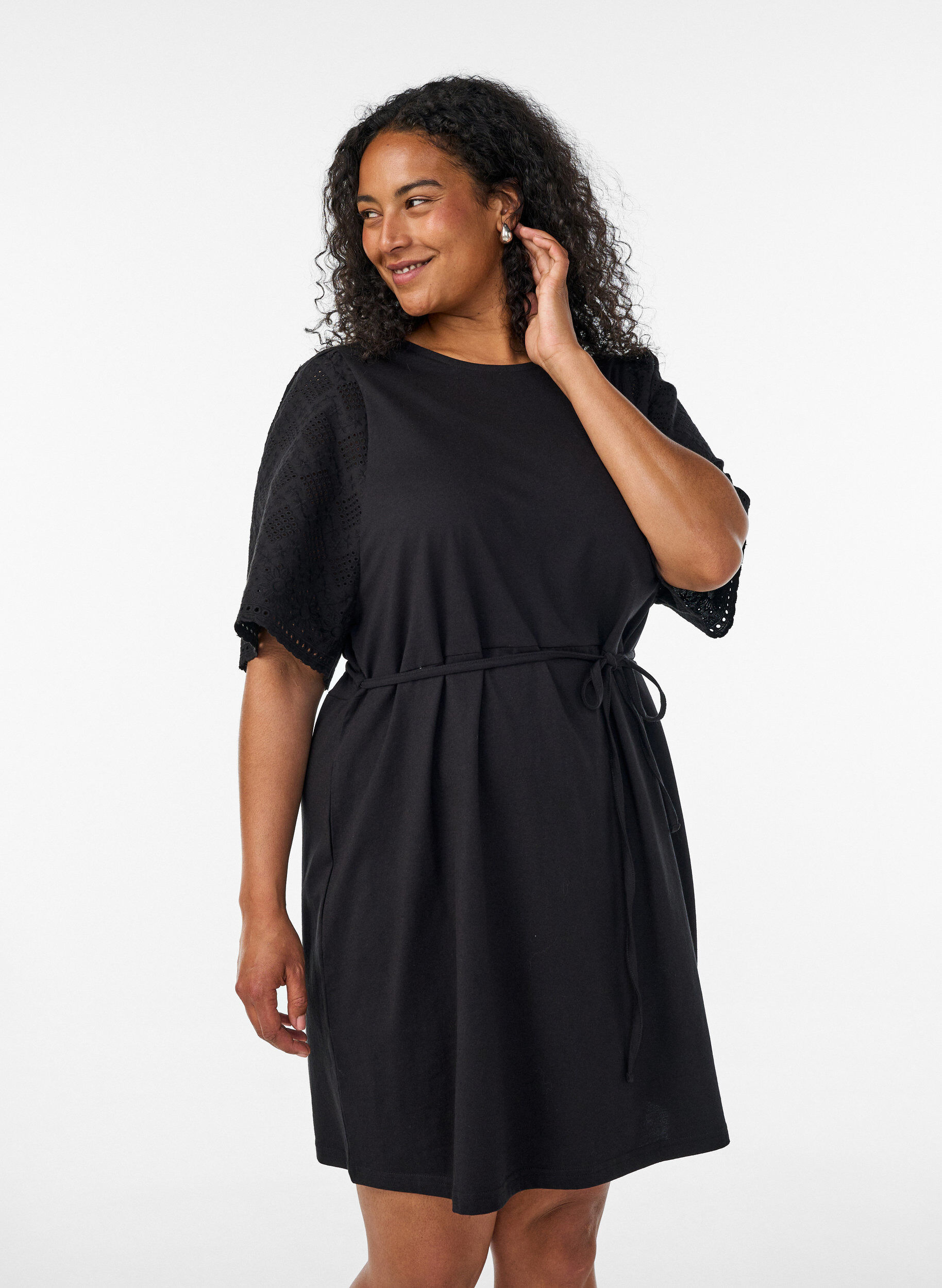 ZizziBaumwollkleid mit Broderie-Anglaise-&Auml;rmeln und Bindeg&uuml;rtel, Schwarz, Model image number 0