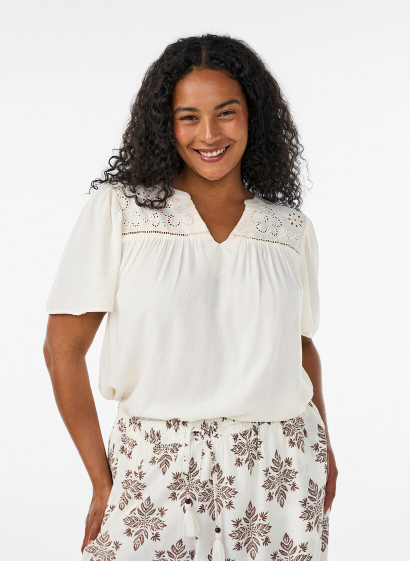 Bluse aus Viskose mit Broderie Anglaise, Beige, Model image number 0