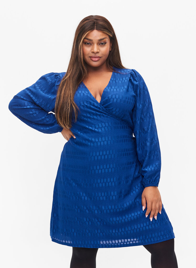 Wickelkleid mit langen Ärmeln und Strukturmuster, Surf the web, Model image number 0