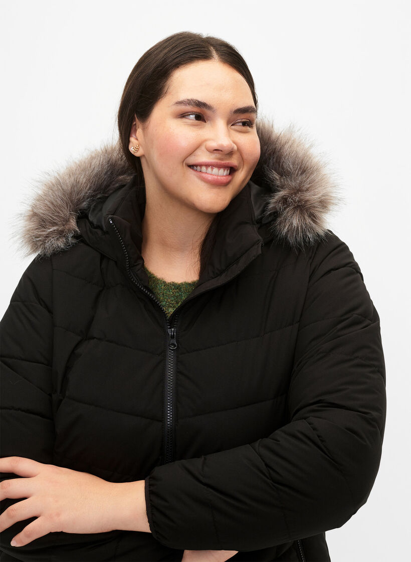 Kurze Steppjacke mit Kapuze, Schwarz, Model image number 3