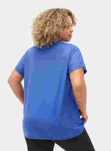 Einfarbiges Trainings-T-Shirt, Dazzling Blue, Model image number 1