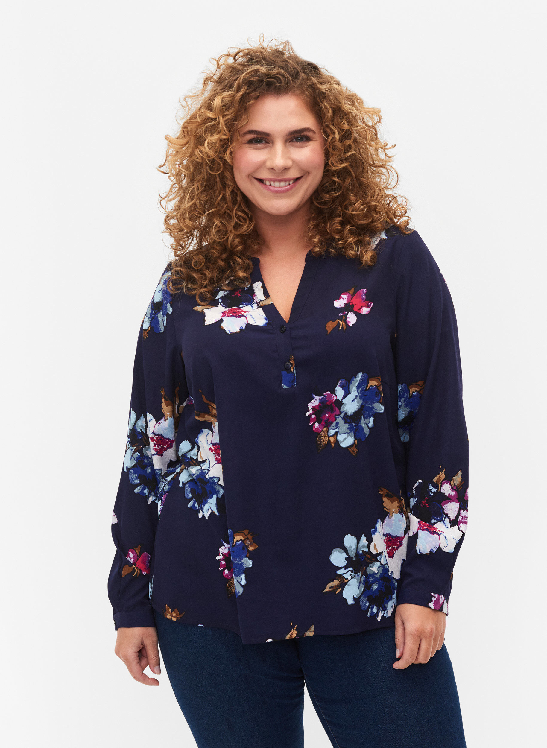 Zizzi FLASH - Lang&auml;rmelige Bluse mit Print, Big Blue Flower, Model image number 0