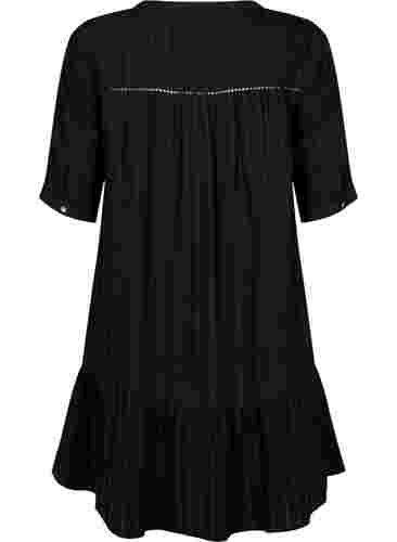Gestreiftes Viskose Kleid mit Spitzenbändern, Black, Packshot image number 1