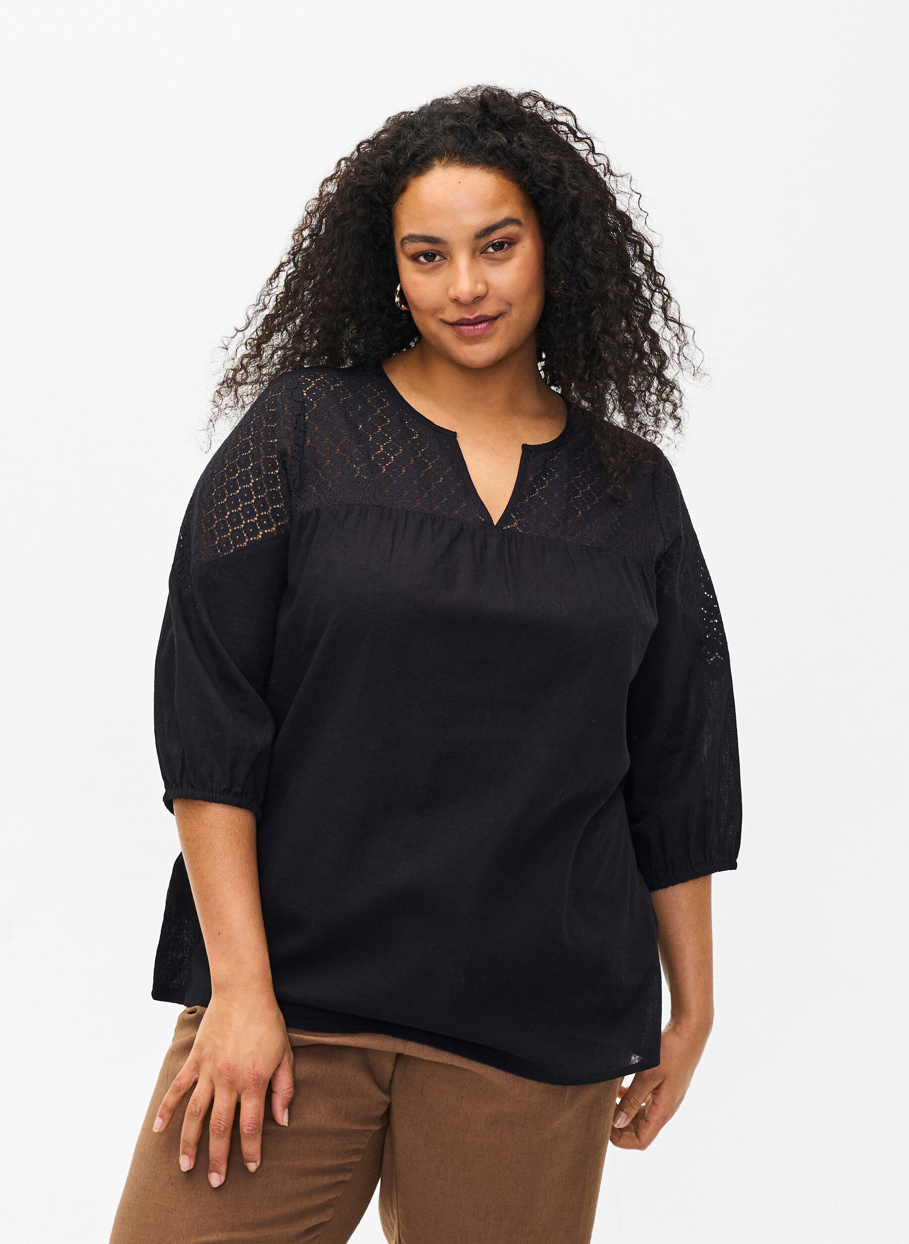 Zizzi Bluse aus Baumwollmischung mit Leinen und H&auml;keldetails, Black, Model image number 0