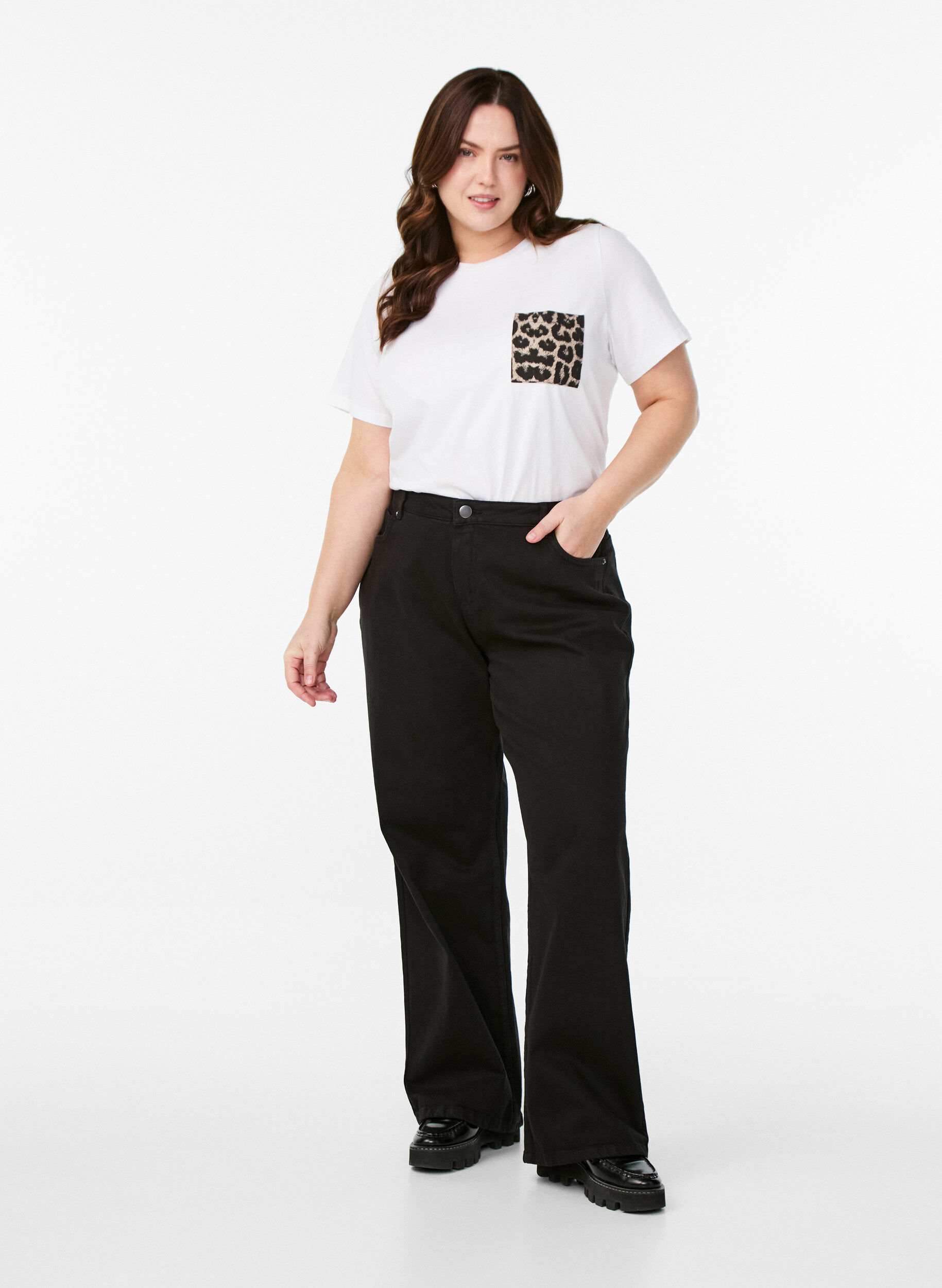 Zizzi T-Shirt mit Brusttasche, Wei&szlig;, Model image number 1