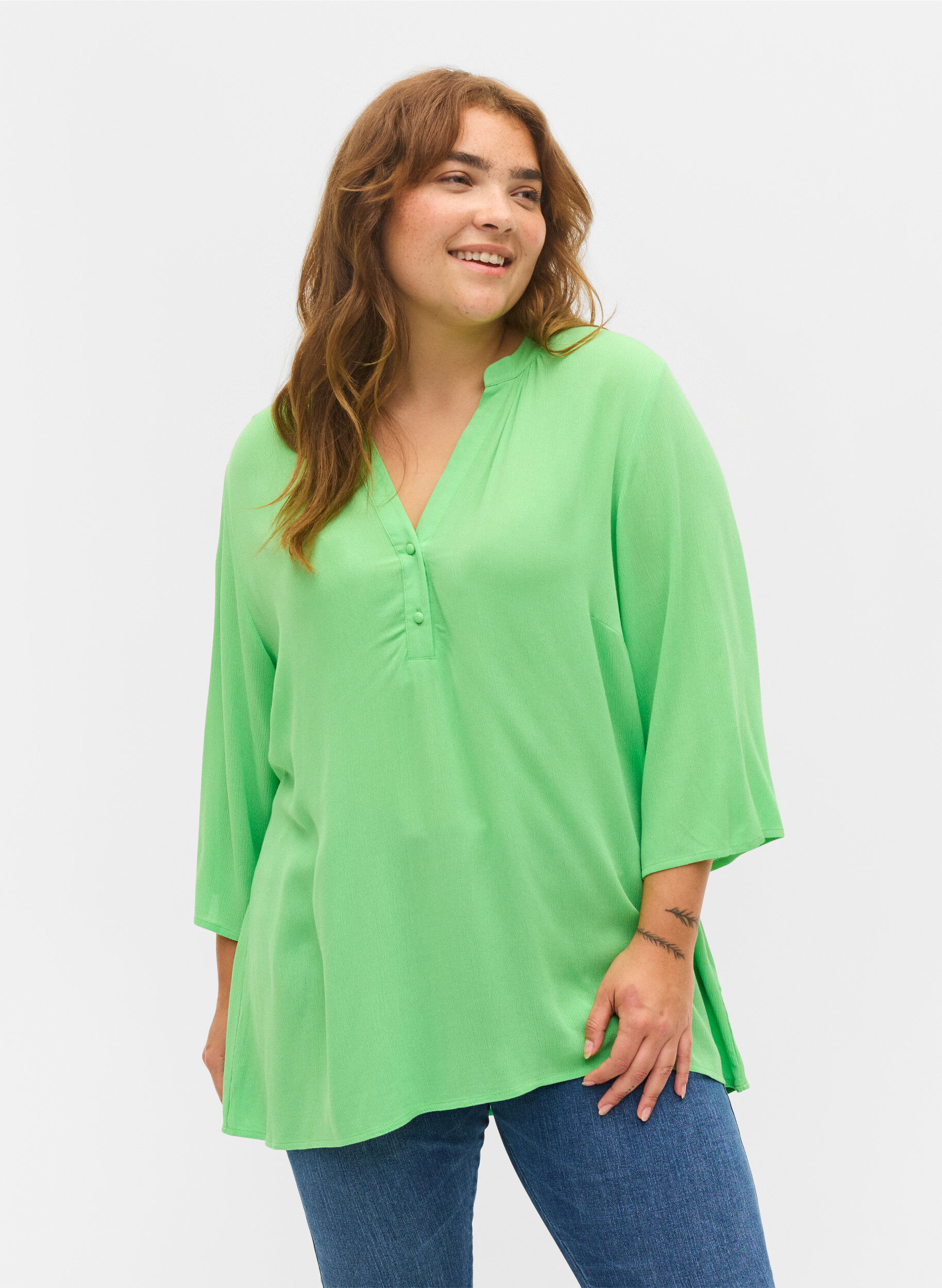 Zizzi Viskosebluse mit 3/4-&Auml;rmeln und V-Ausschnitt, Summer Green, Model image number 0