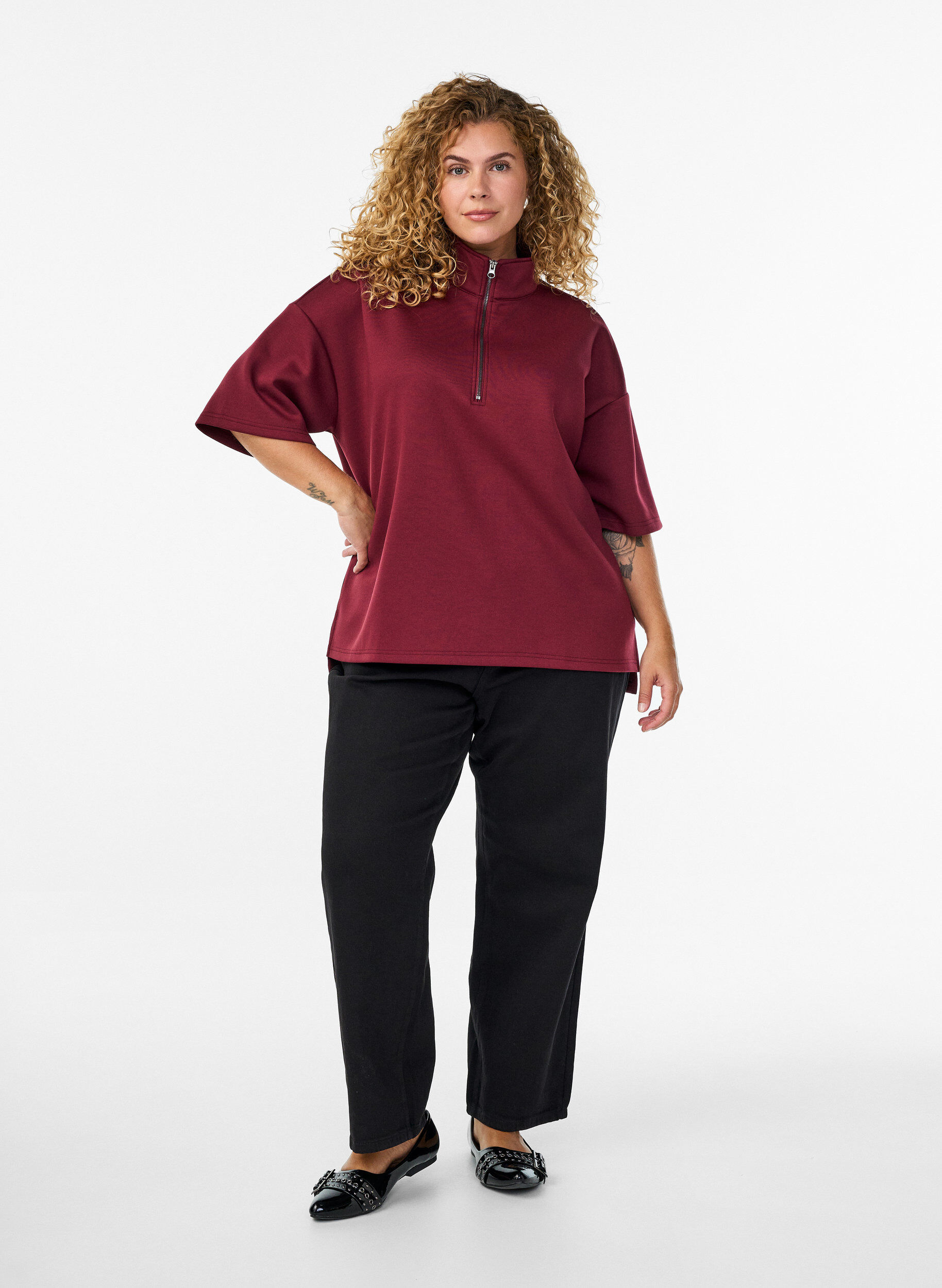 Zizzi Kurz&auml;rmeliges Sweatshirt mit hohem Kragen, Dunkles Bordeaux, Model image number 1