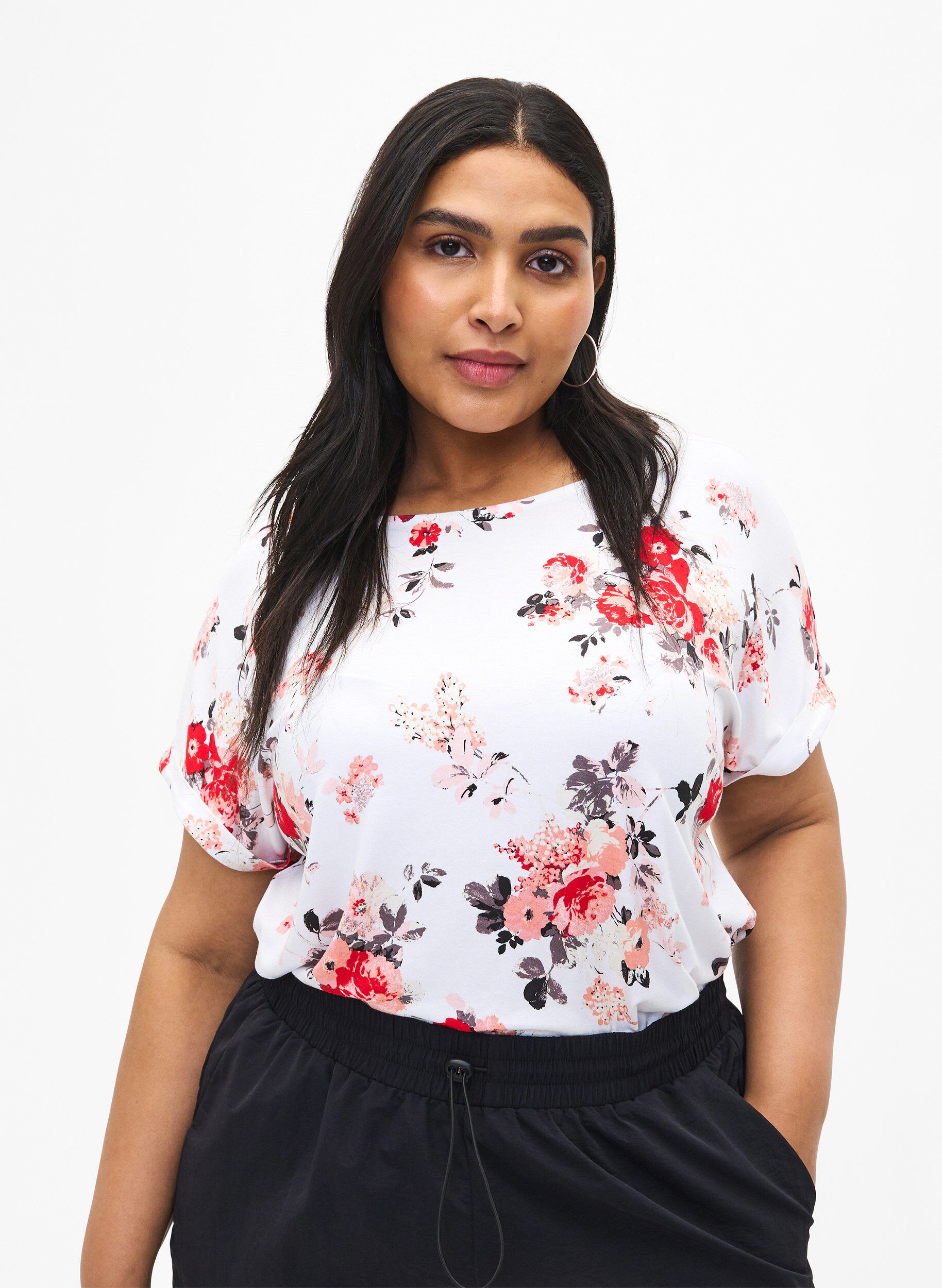 Zizzi Gebl&uuml;mte Bluse aus Viskose mit kurzen &Auml;rmeln, White AOP flower, Model image number 0