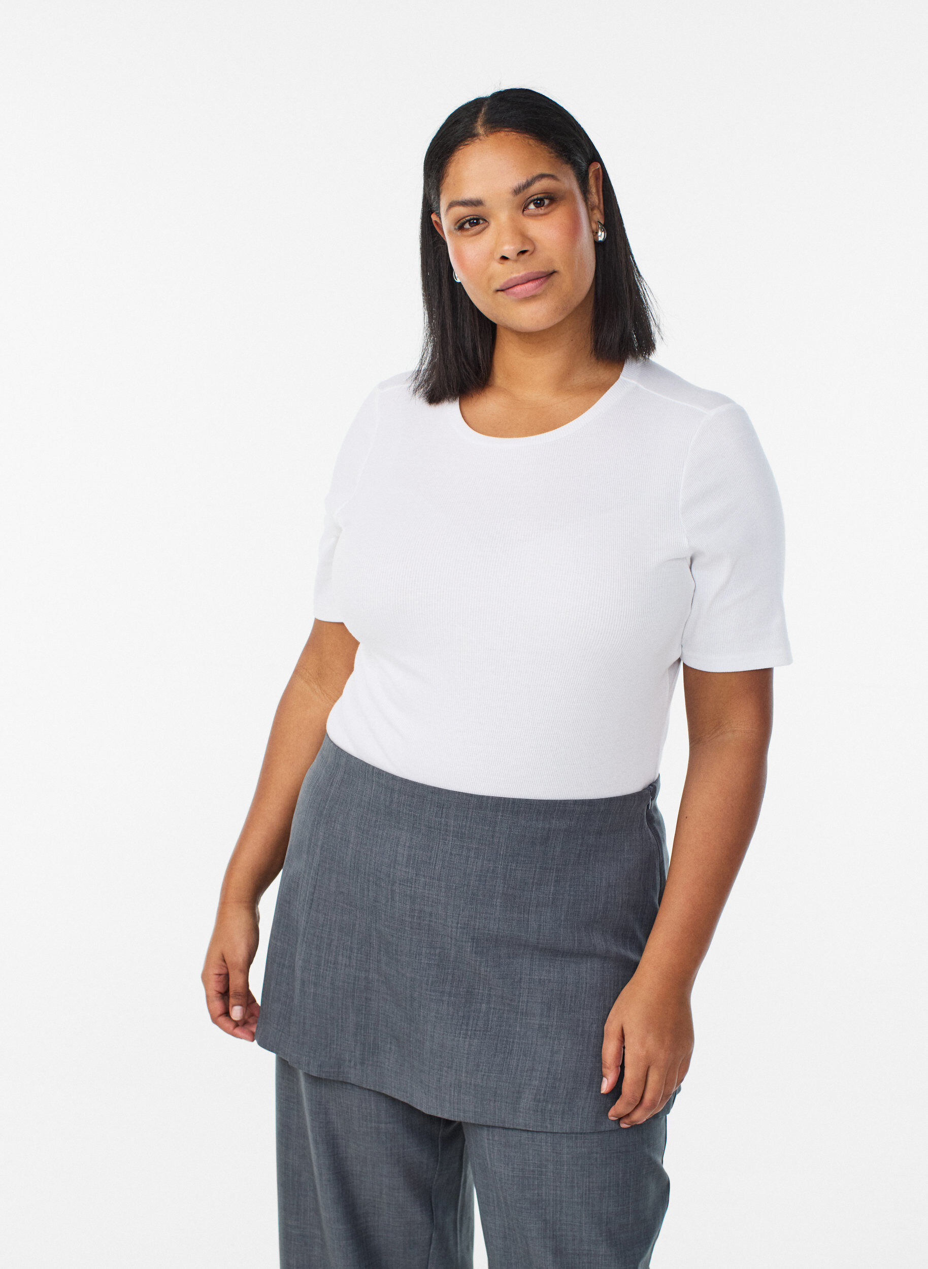 Geripptes Basic-T-Shirt mit Rundhalsausschnitt, Wei&szlig;, Model