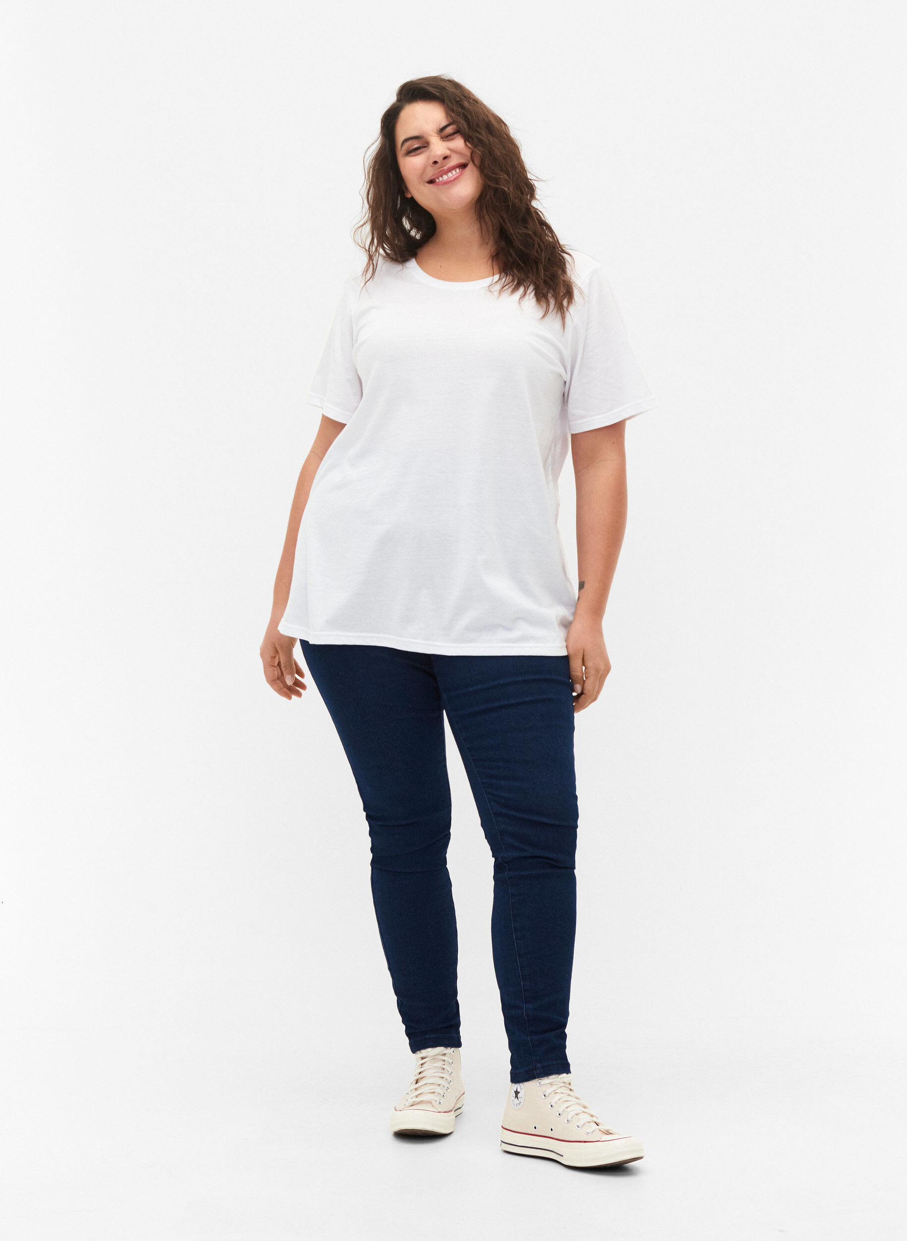 Zizzi FLASH - 2er-Pack T-Shirts mit Rundhalsausschnitt, White/Black, Model image number 2