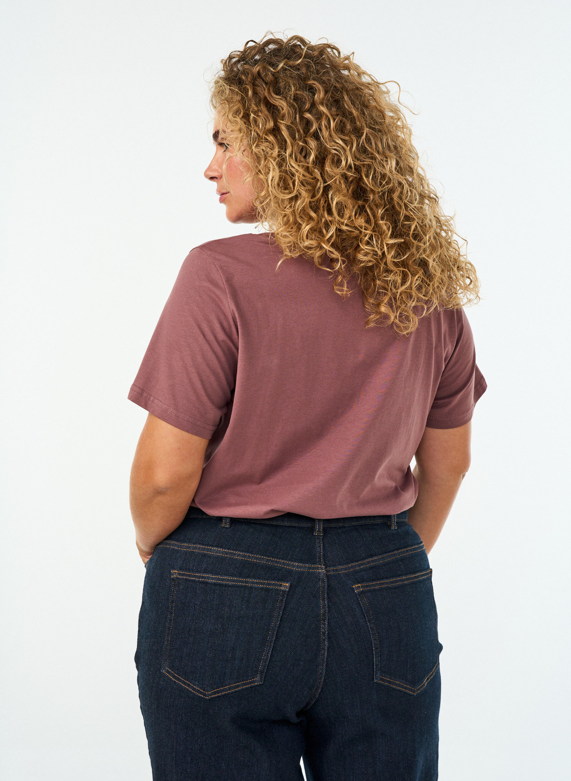 ZizziT-Shirt aus Baumwolle mit Frontprint und V-Ausschnitt, Rot, Model image number 2