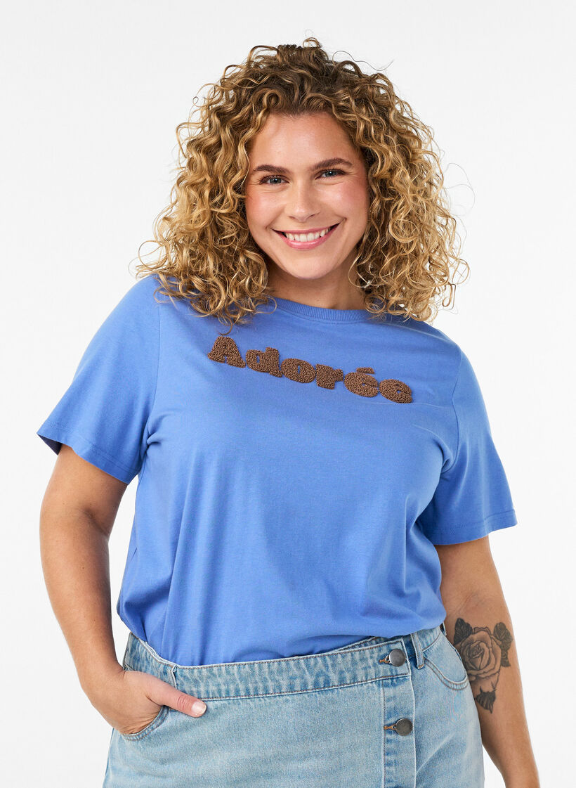 T-Shirt aus Bio-Baumwolle mit Frontprint, Blau, Model image number 0
