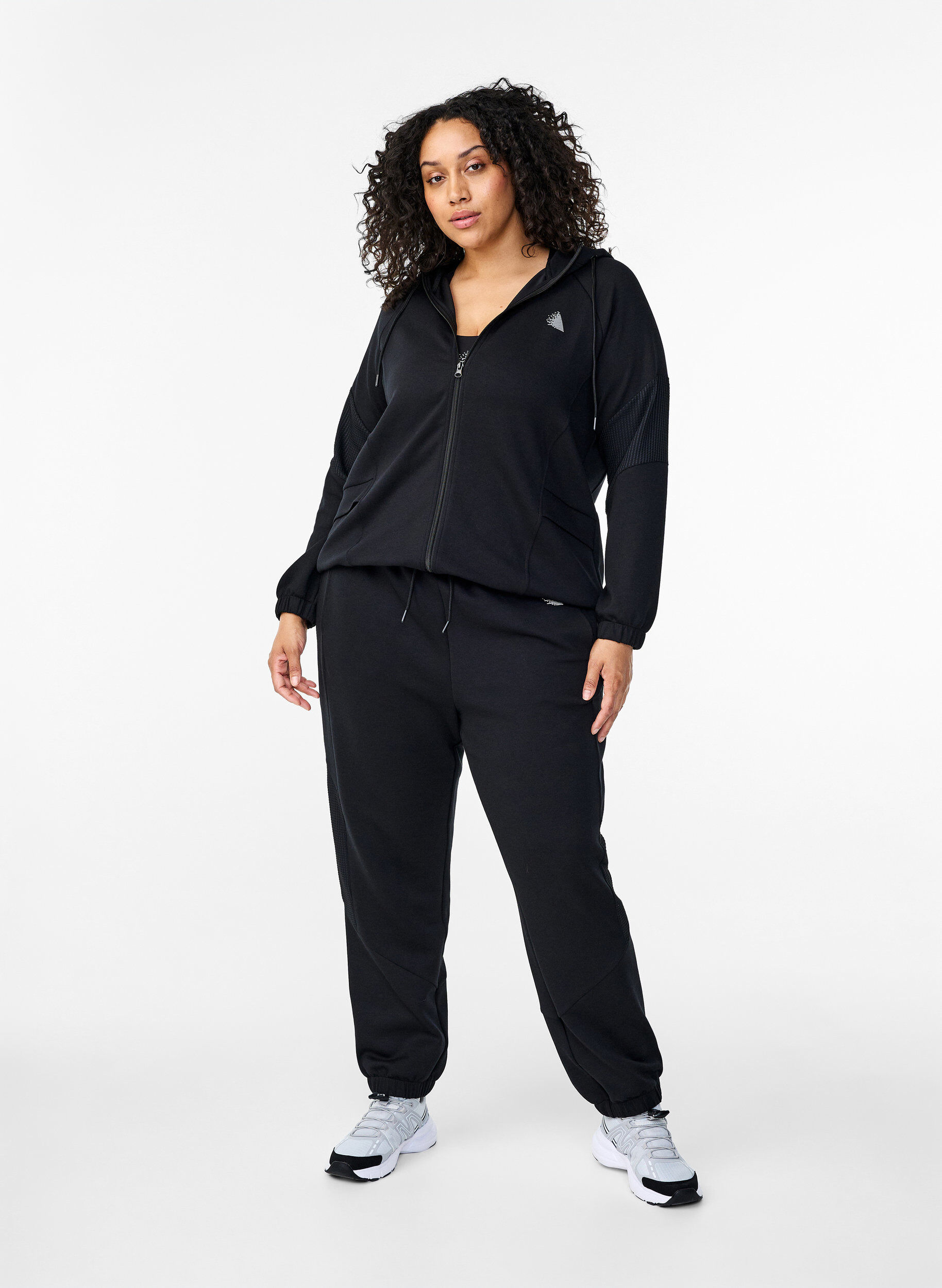 Zizzi Sweatpants mit Strukturdetails, Black, Model image number 3