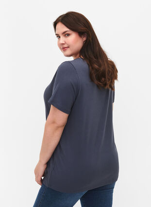 Geripptes T-Shirt aus Viskose mit V-Ausschnitt., Umbre Blue , Model image number 1