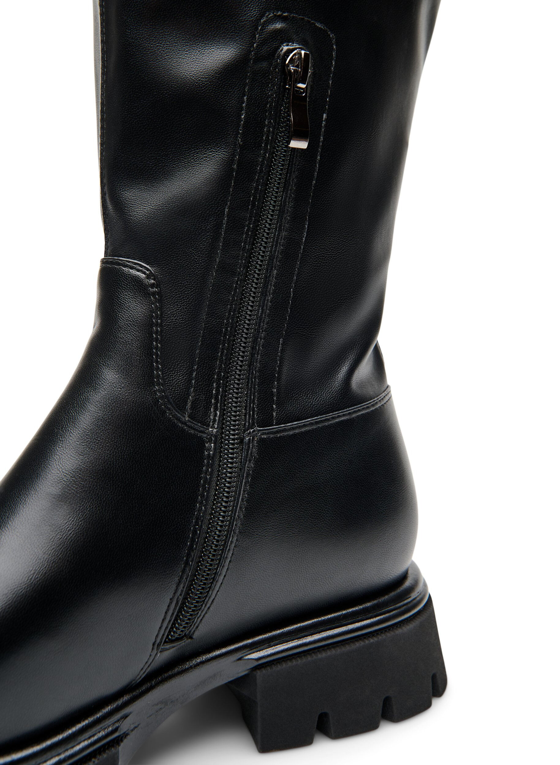 ZizziLangschaftstiefel aus Kunstleder mit klobiger Sohle, Schwarz, Packshot image number 3
