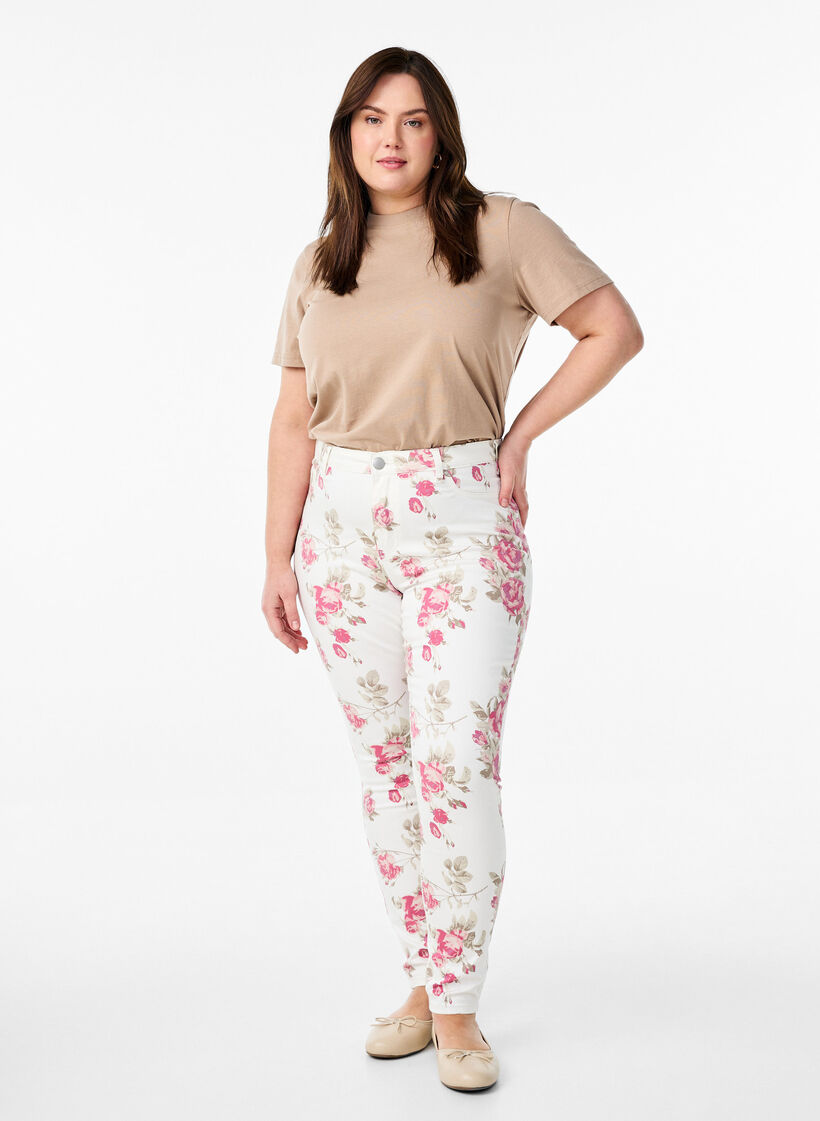 Super-schmale Amy Jeans mit Blumenprint, Vanille, Model image number 0