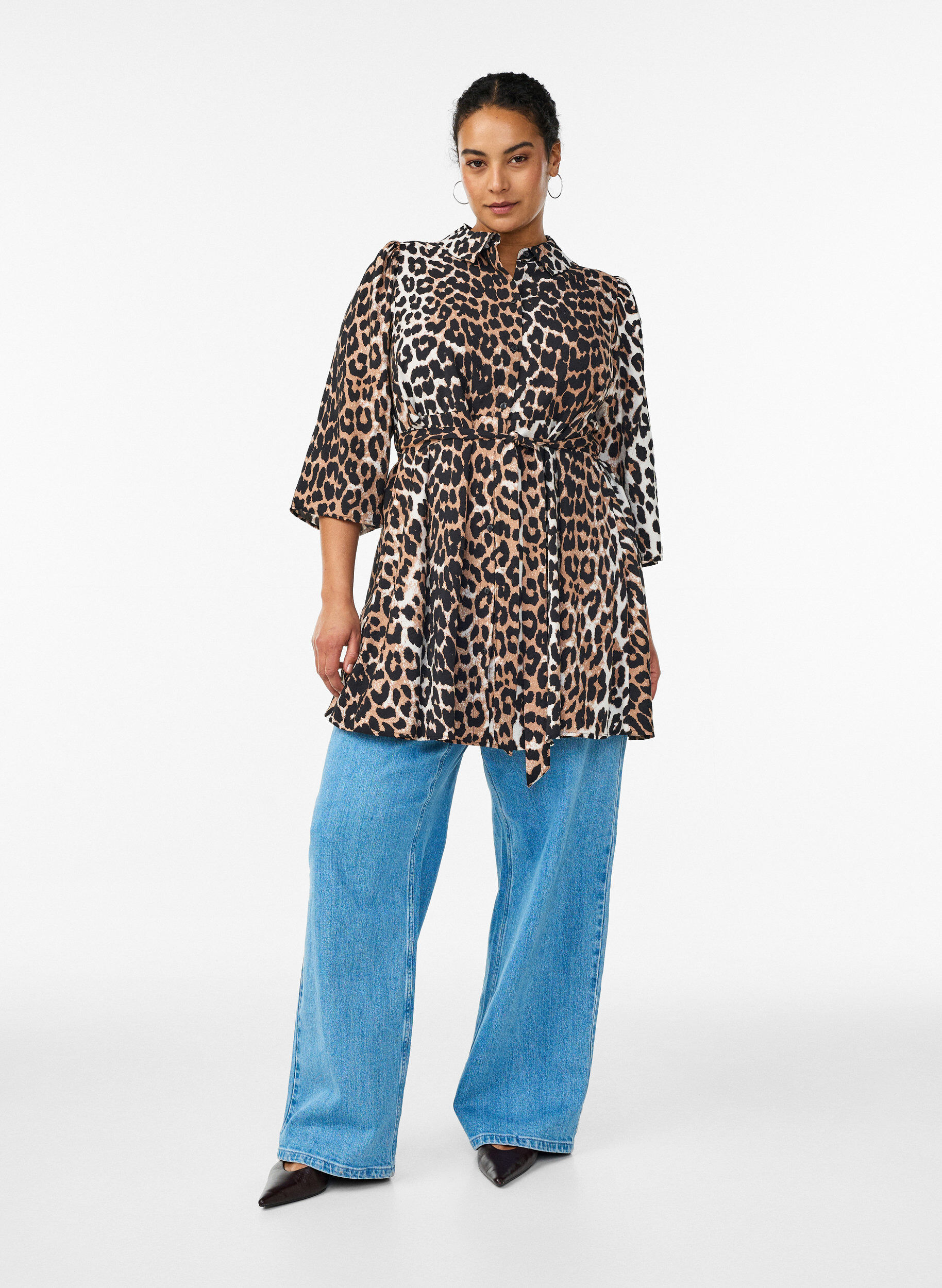 Zizzi Gemusterte Tunika mit Bindeg&uuml;rtel und 3/4-&Auml;rmeln, Braun, Model image number 1