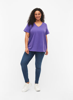 Kurzärmeliges T-Shirt mit V-Ausschnitt, Ultra Violet, Model image number 2