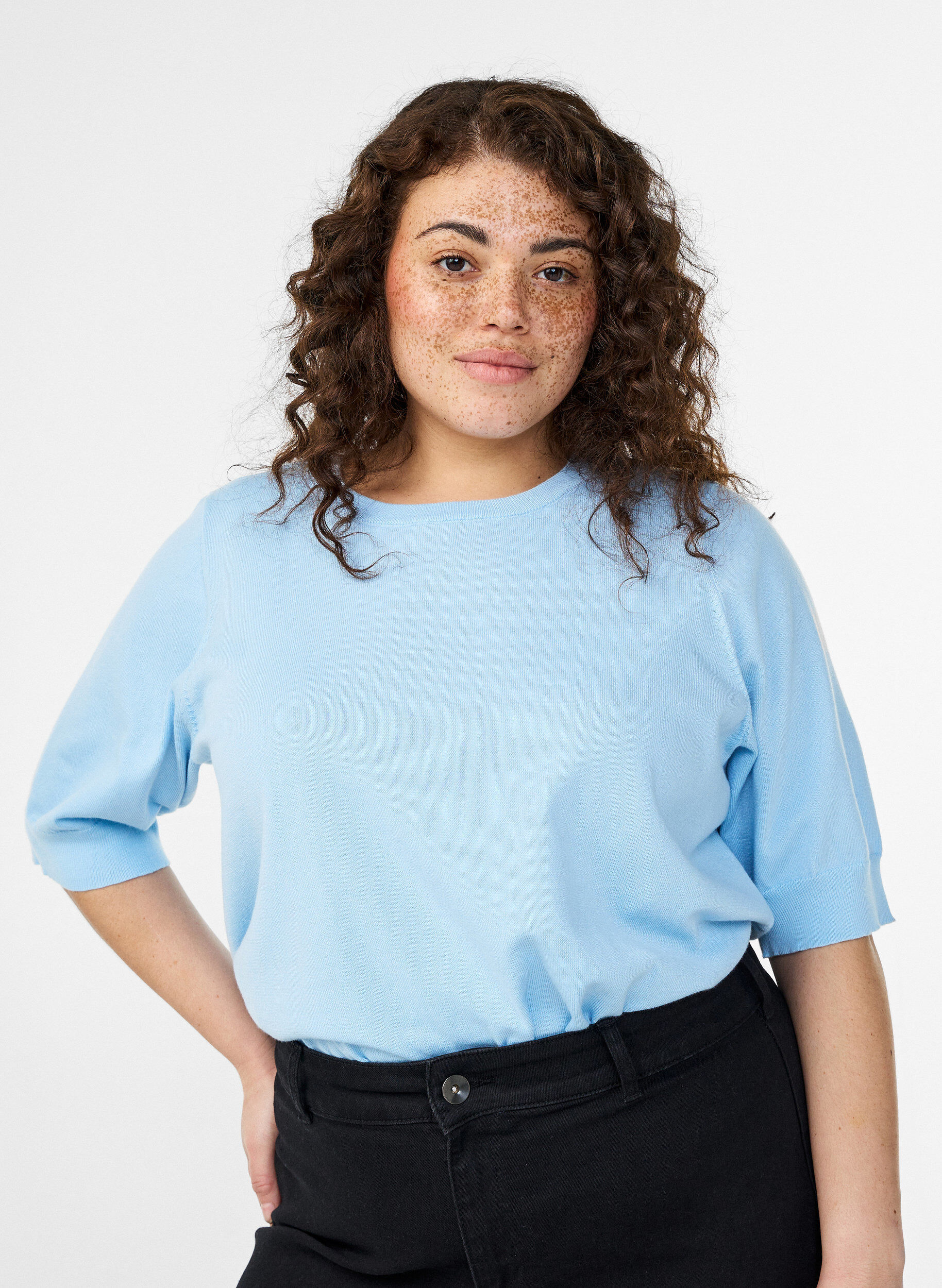 ZizziFein gestrickte Bluse mit kurzen &Auml;rmeln, Blau, Model image number 0